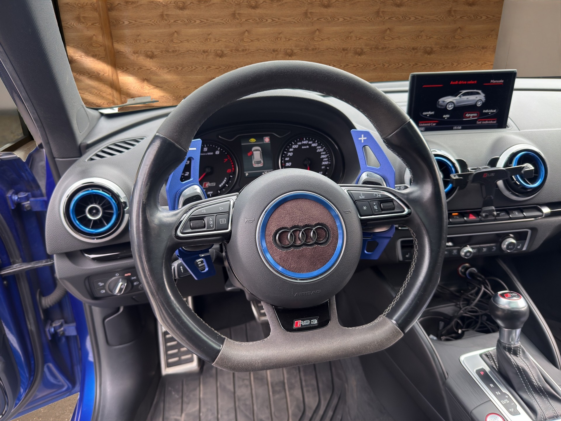 AUDI RS3 2.5 TSI quattro S-tronic-image-9
