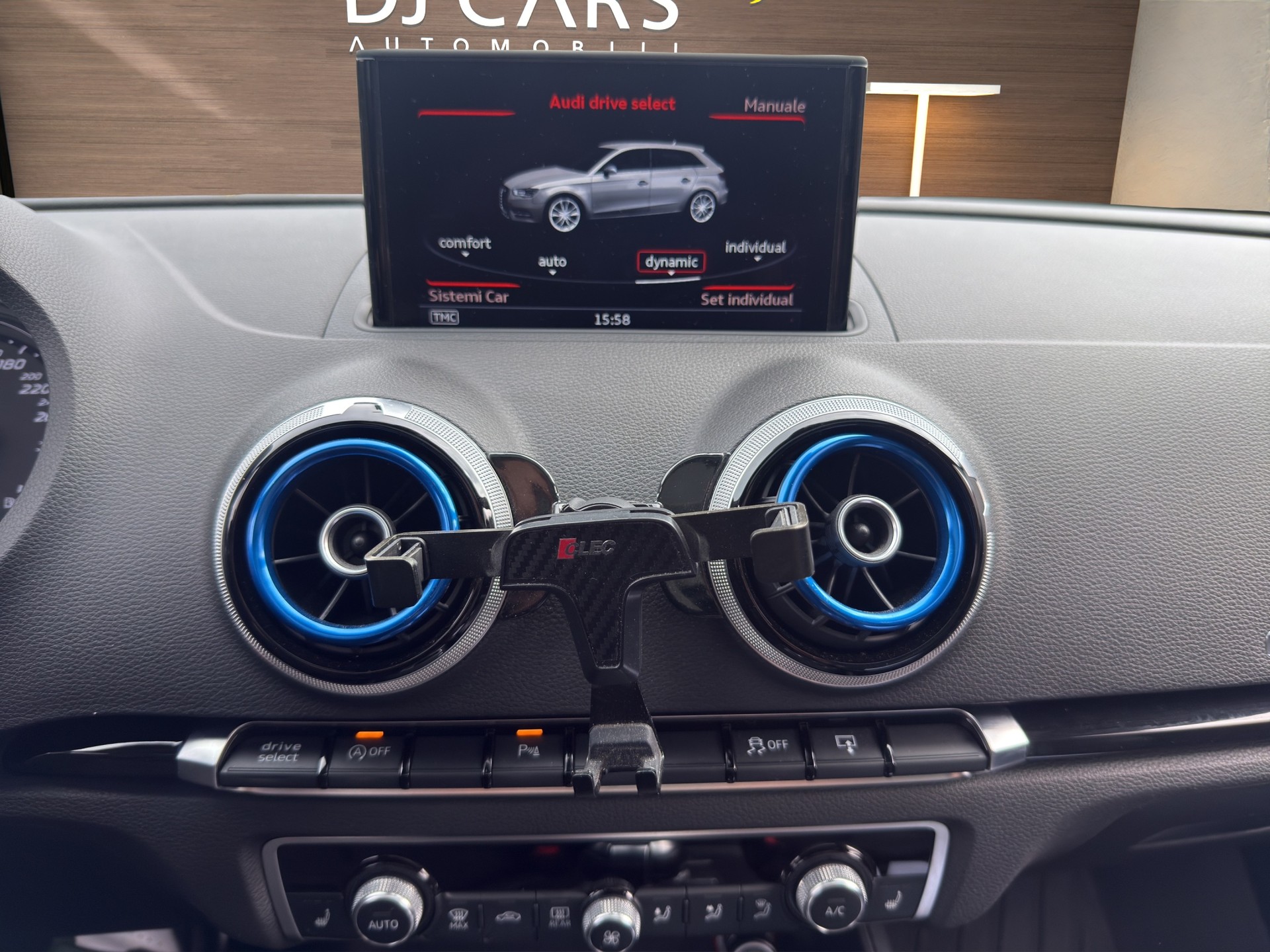 AUDI RS3 2.5 TSI quattro S-tronic-image-12
