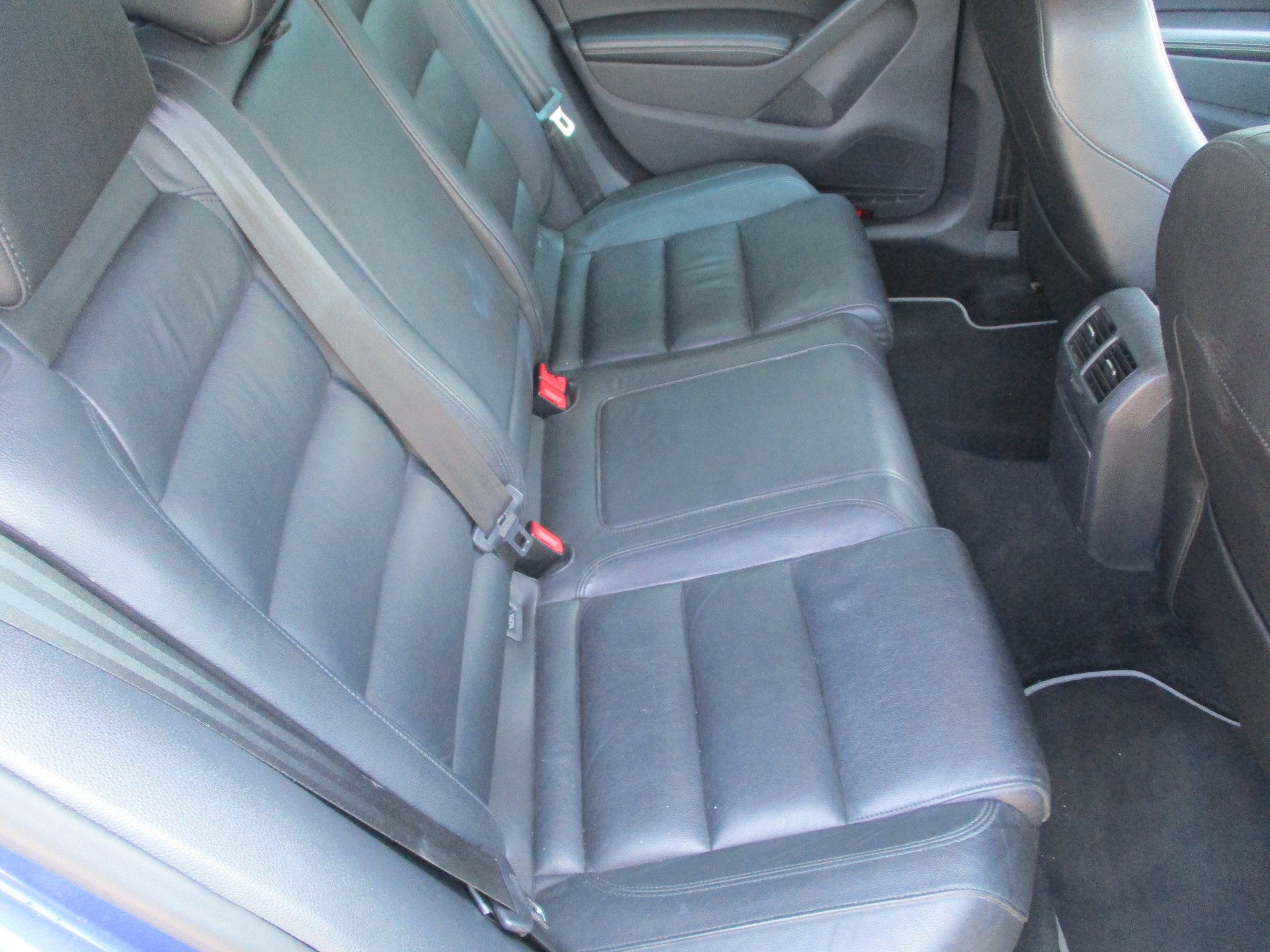 VW Golf 2.0 TSI R 4Motion DSG-image-15