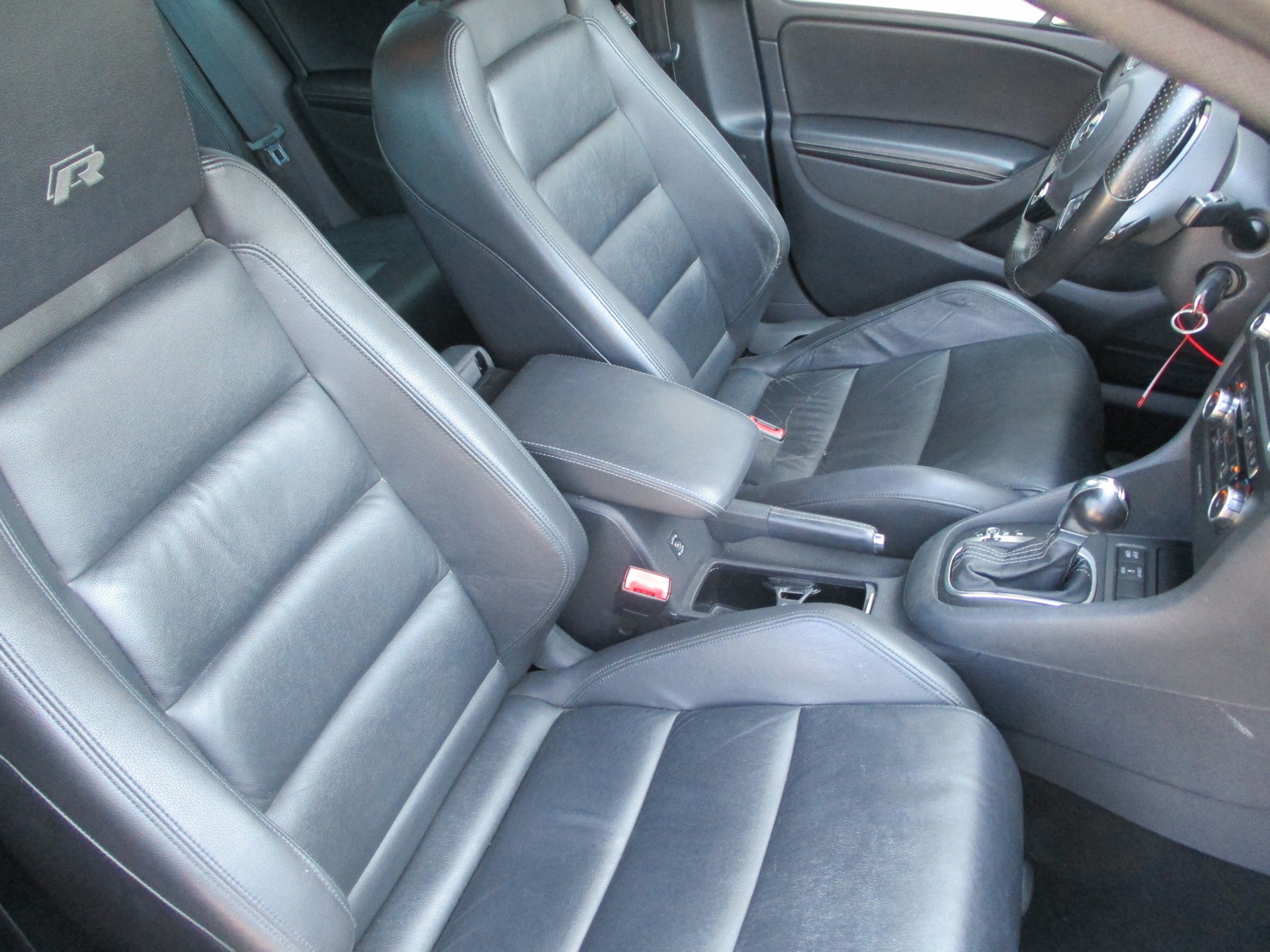 VW Golf 2.0 TSI R 4Motion DSG-image-14