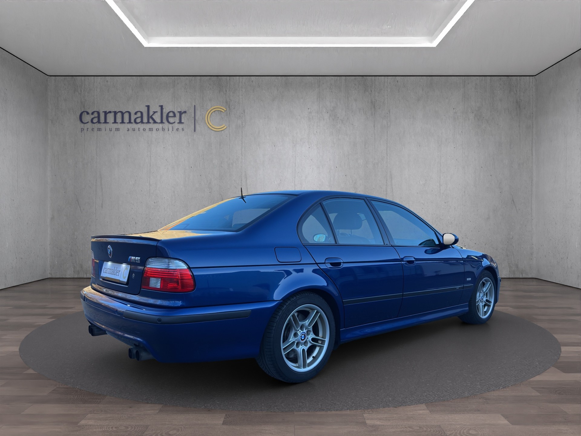 BMW M5-image-4