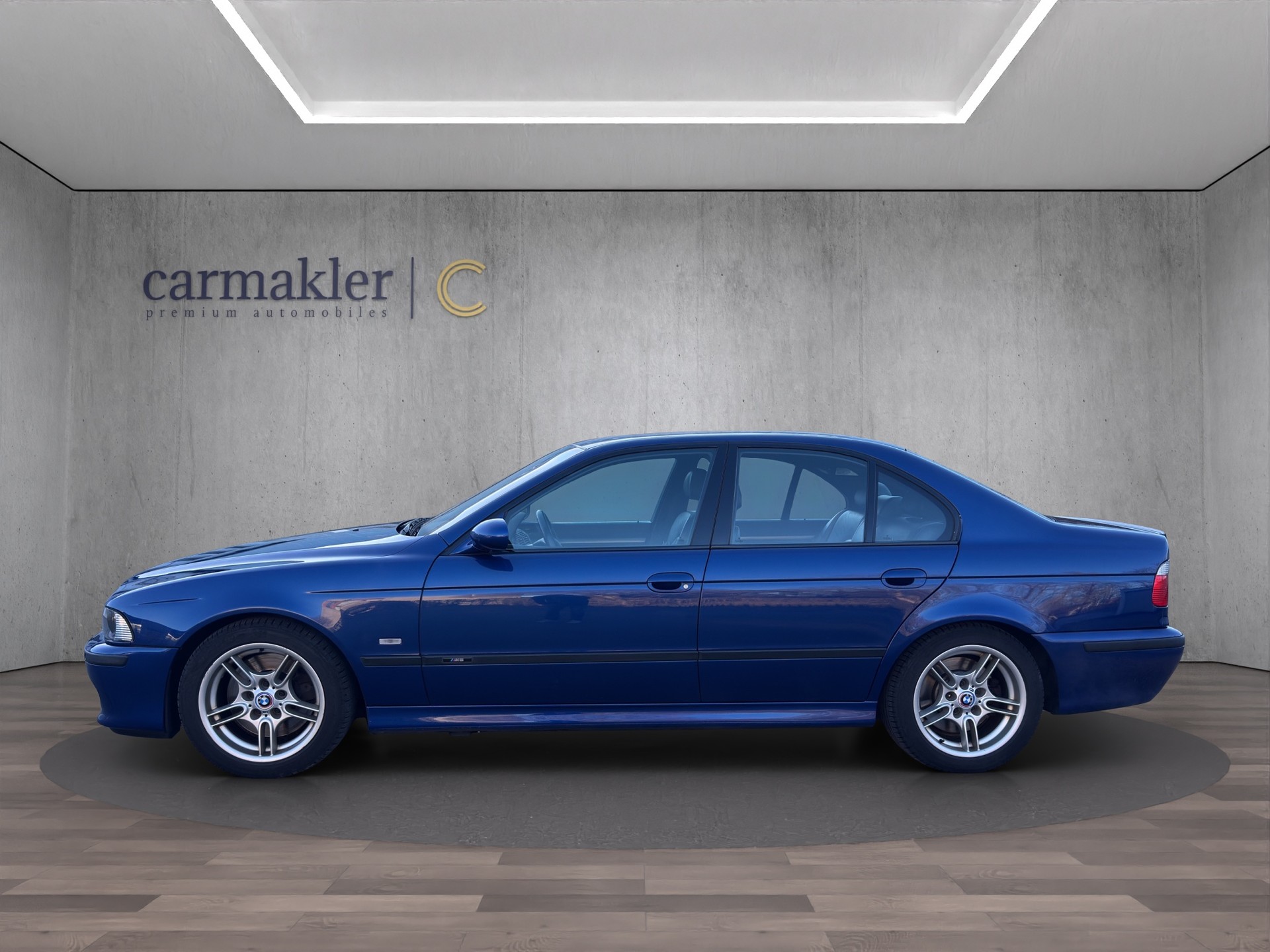 BMW M5-showroom-element-1