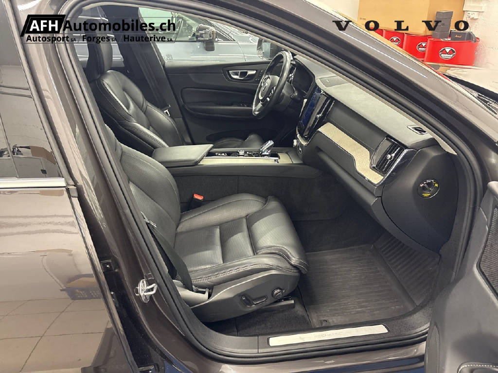 VOLVO XC60 T6 eAWD Inscription-image-16