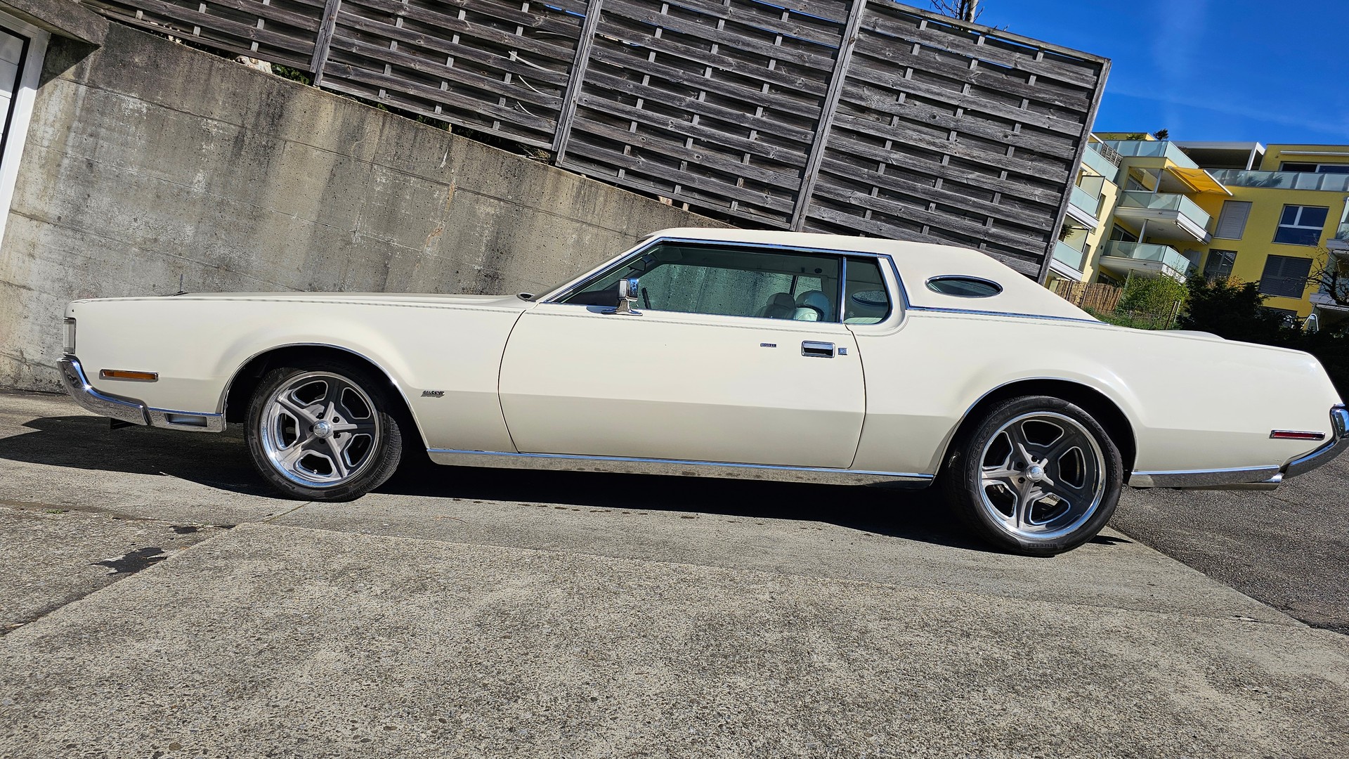 LINCOLN Continental Mark IV-image-1
