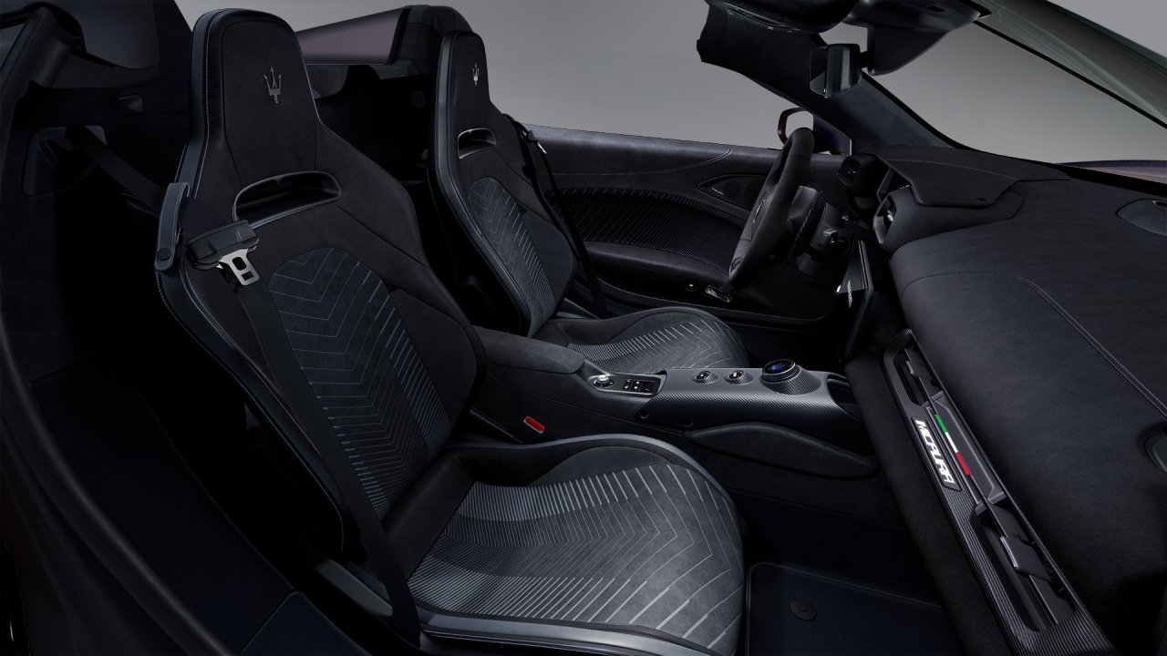 MASERATI McPura Cielo - Night Interaction-showroom-element-3