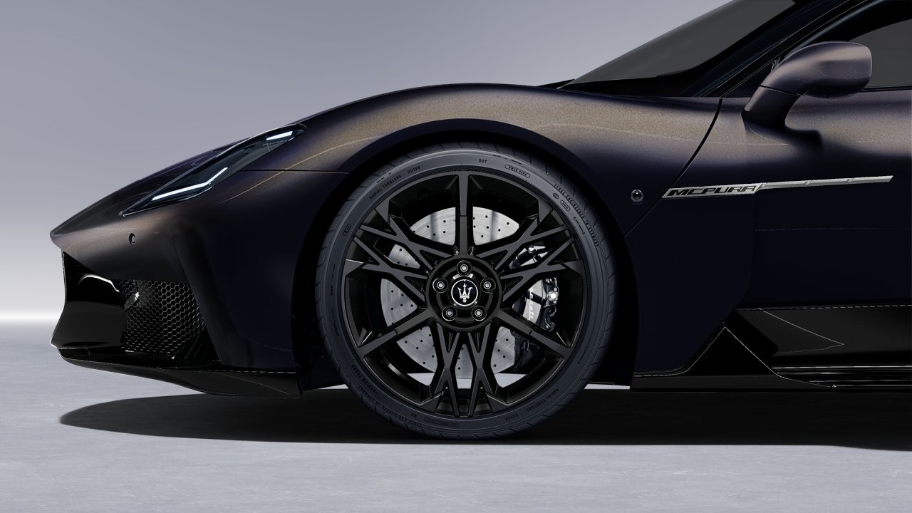 MASERATI McPura Cielo - Night Interaction-image-7