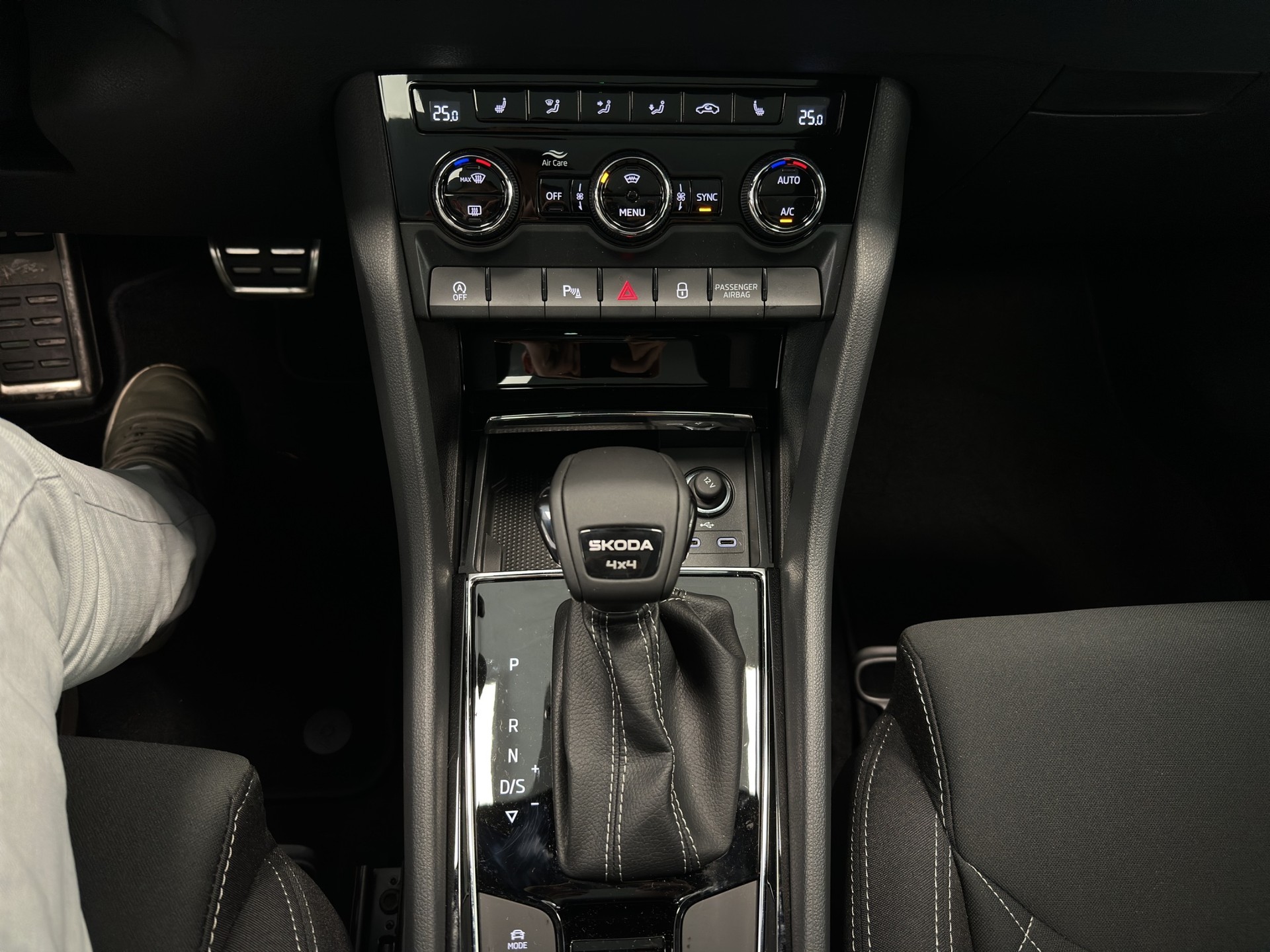 SKODA Karoq 2.0 TSI SportLine 4x4 DSG-image-23