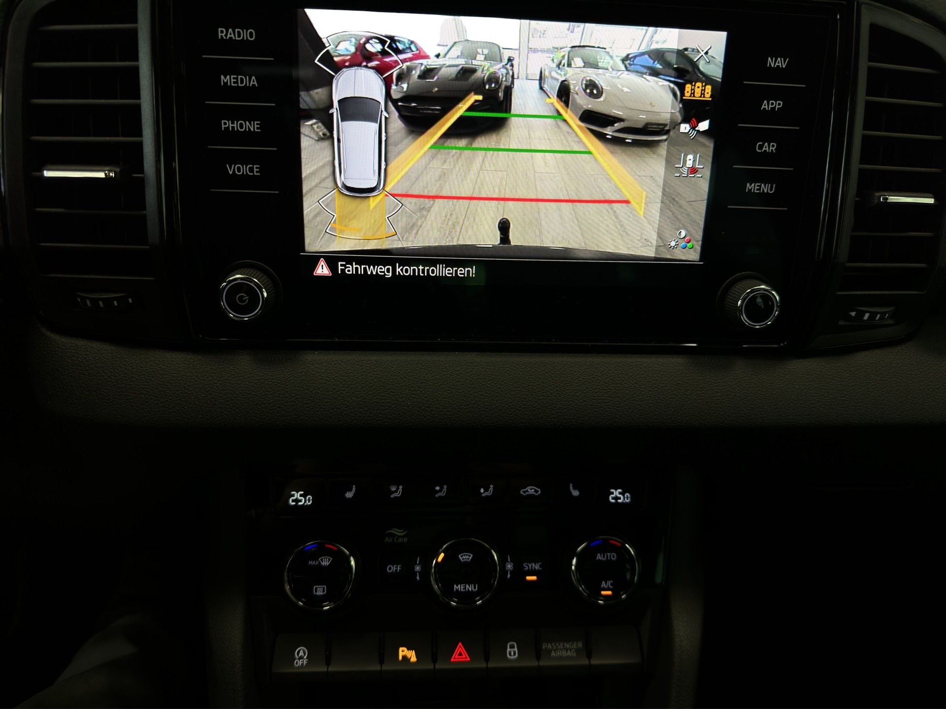 SKODA Karoq 2.0 TSI SportLine 4x4 DSG-image-25