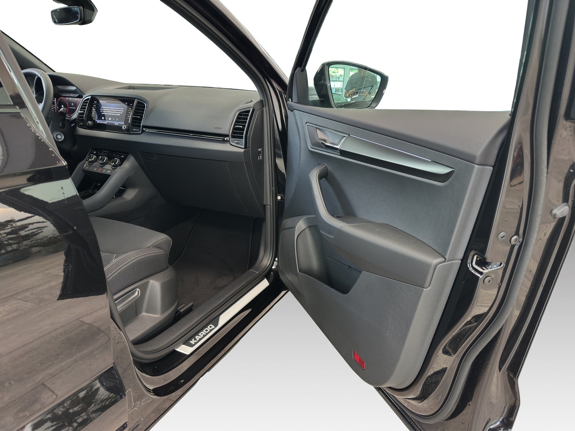 SKODA Karoq 2.0 TSI SportLine 4x4 DSG-image-5