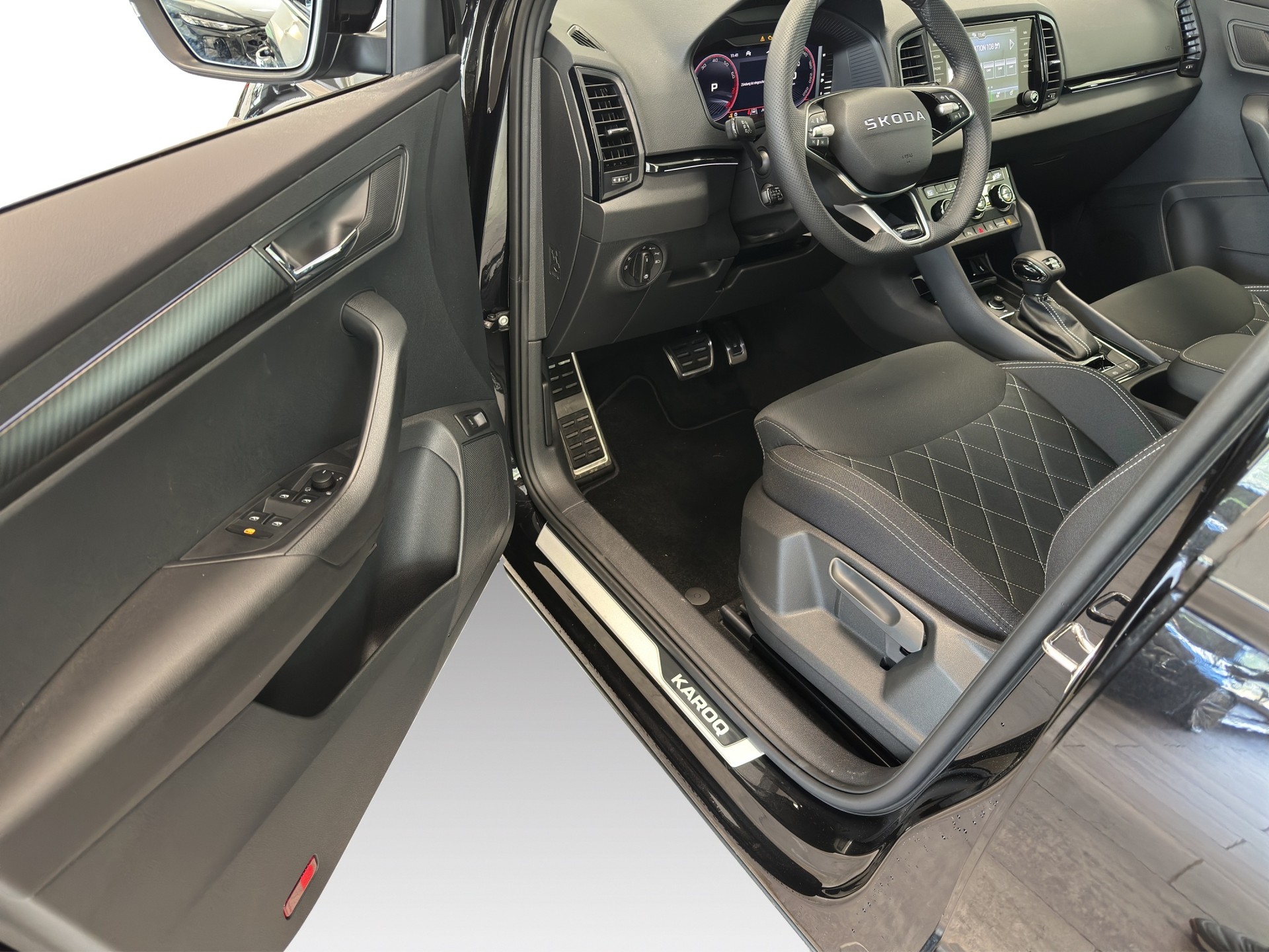 SKODA Karoq 2.0 TSI SportLine 4x4 DSG-image-18