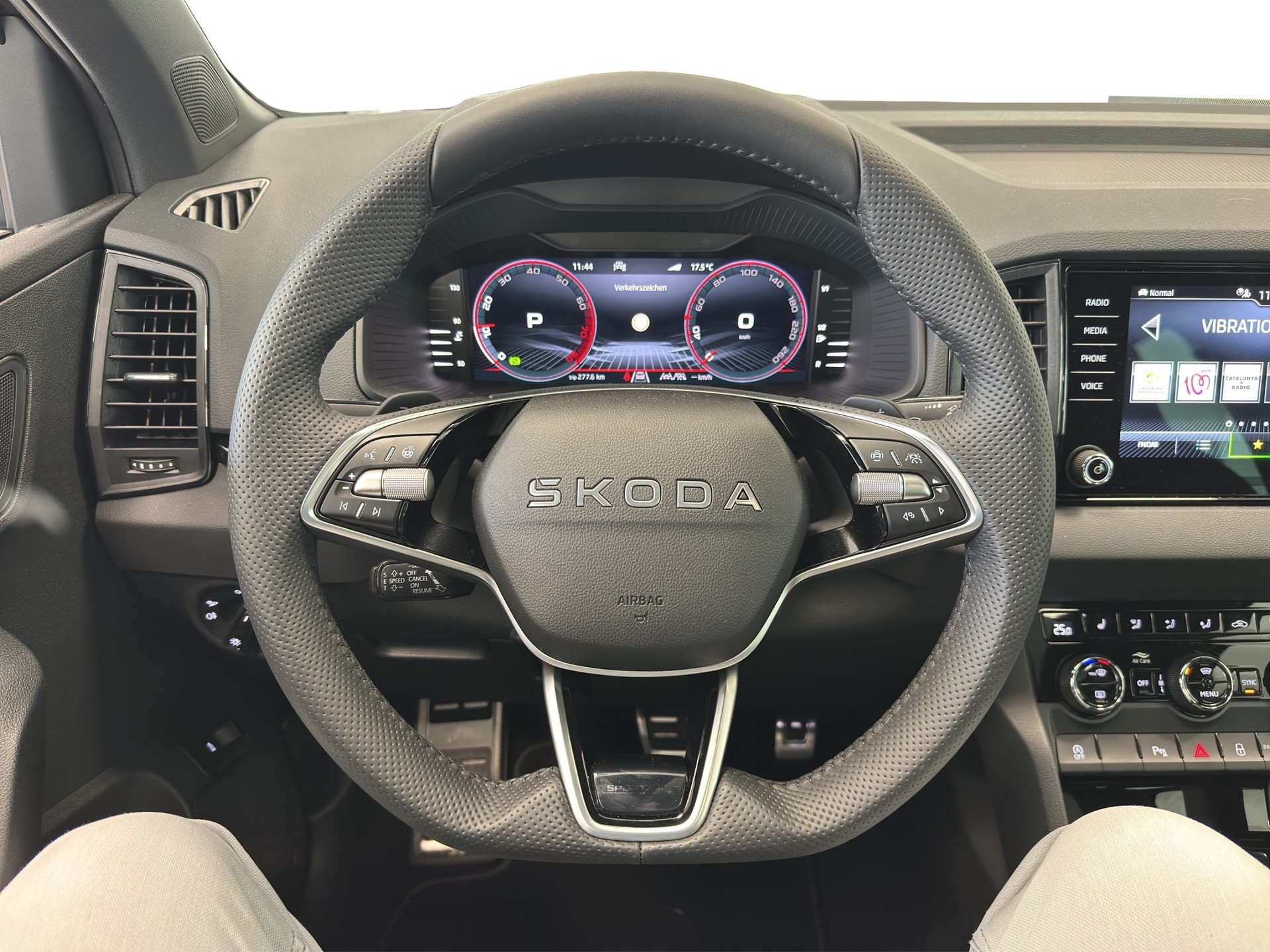 SKODA Karoq 2.0 TSI SportLine 4x4 DSG-image-21