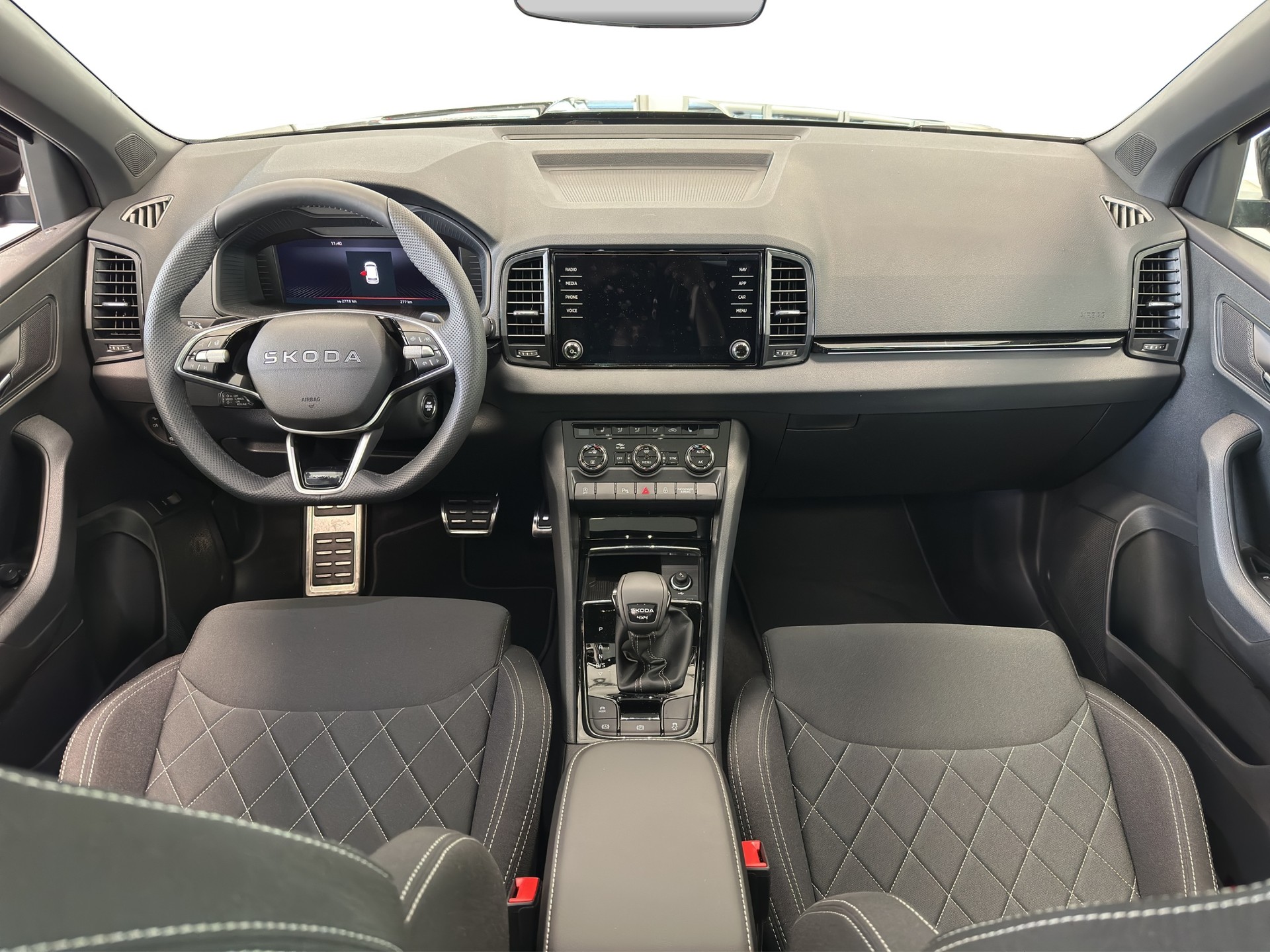 SKODA Karoq 2.0 TSI SportLine 4x4 DSG-image-16