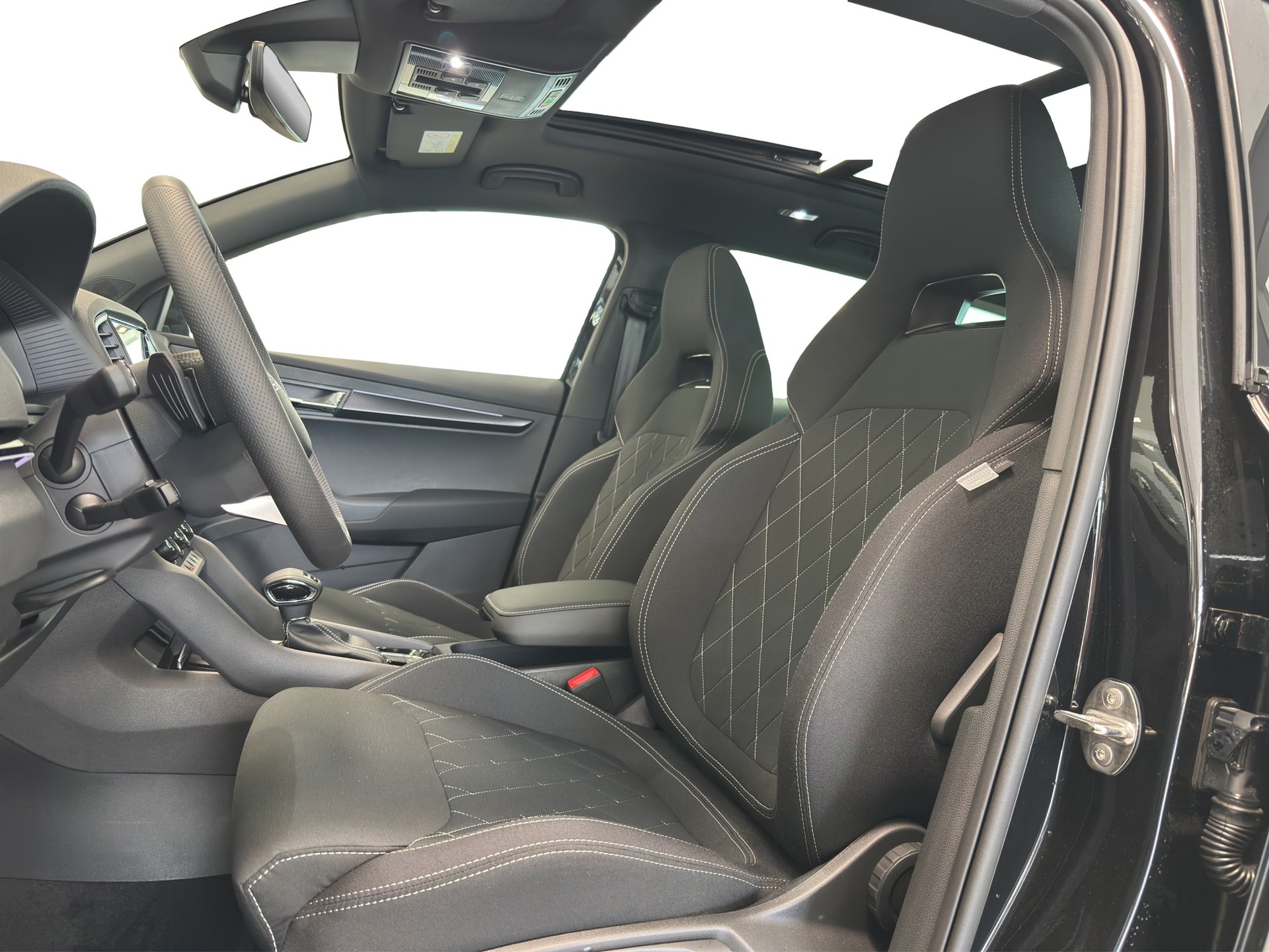 SKODA Karoq 2.0 TSI SportLine 4x4 DSG-image-20