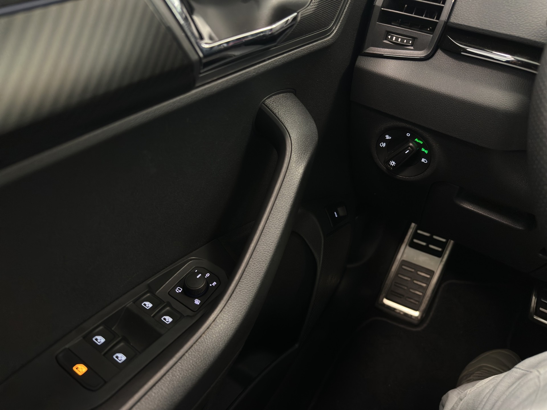 SKODA Karoq 2.0 TSI SportLine 4x4 DSG-image-27