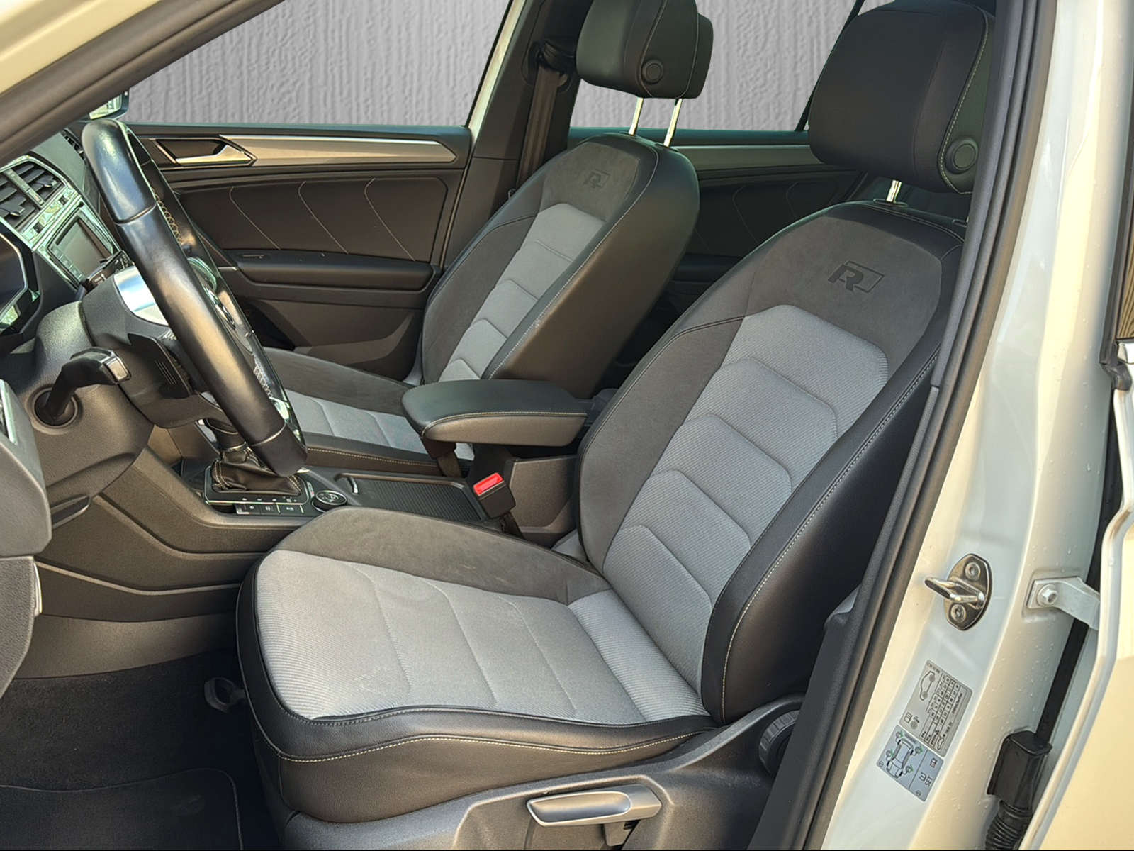 VW Tiguan 2.0TSI Highline 4Motion DSG*R-Line*Standheizung*Panoramadach*-image-7