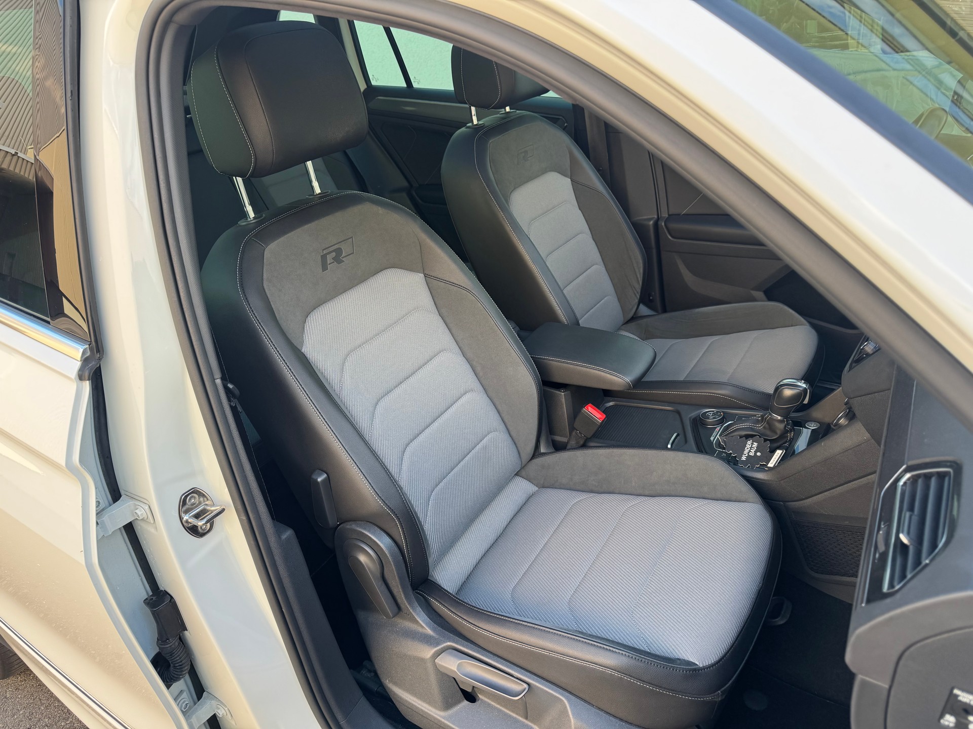 VW Tiguan 2.0TSI Highline 4Motion DSG*R-Line*Standheizung*Panoramadach*-image-8