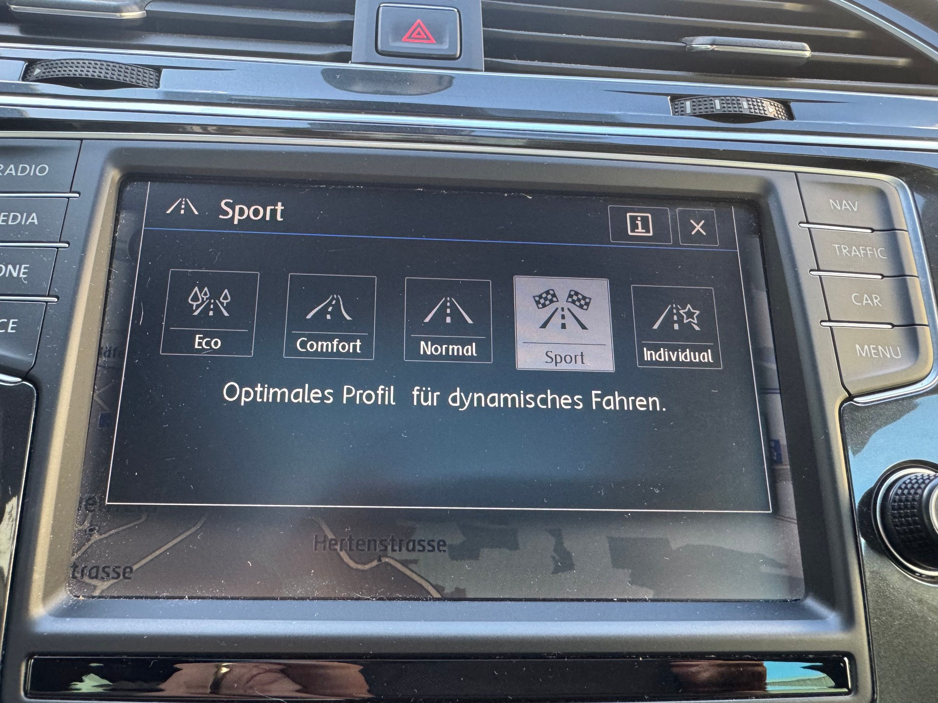 VW Tiguan 2.0TSI Highline 4Motion DSG*R-Line*Standheizung*Panoramadach*-image-15