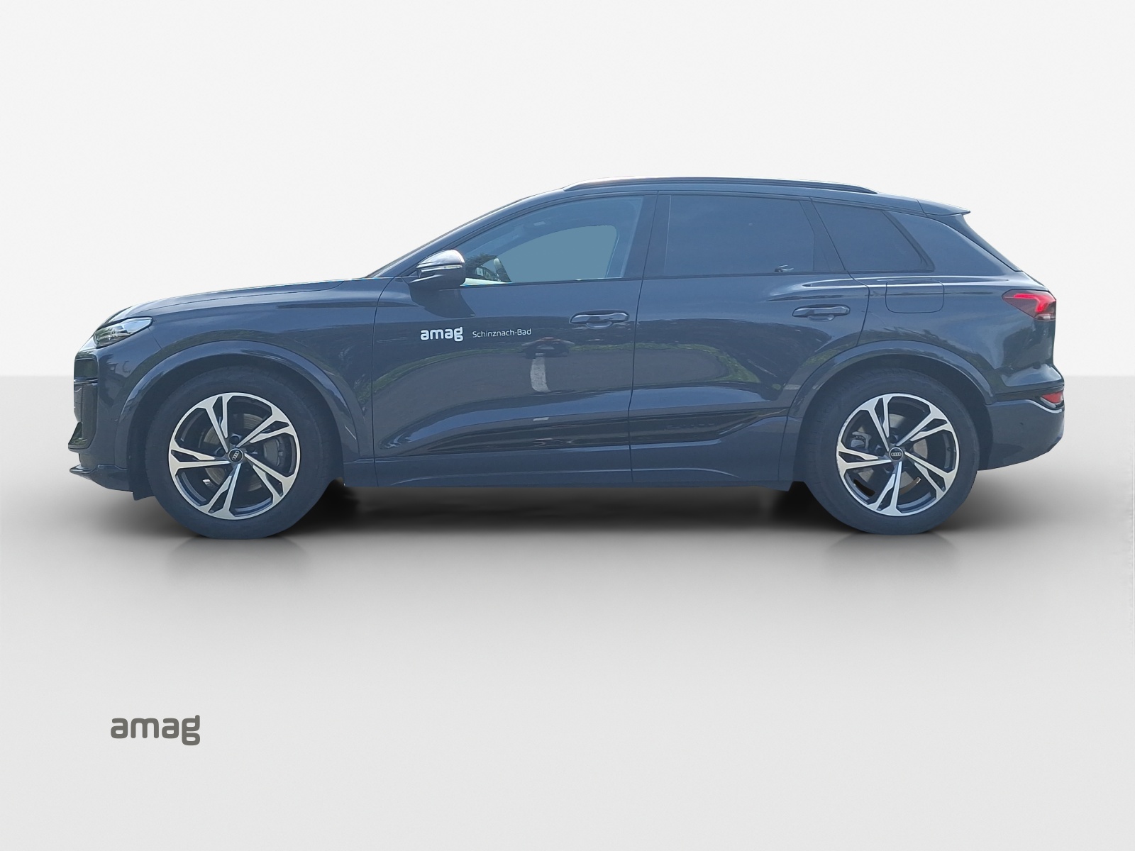 AUDI Q6 e-tron quattro-showroom-element-1