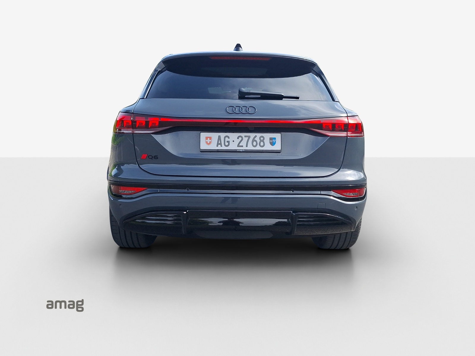 AUDI Q6 e-tron quattro-showroom-element-3