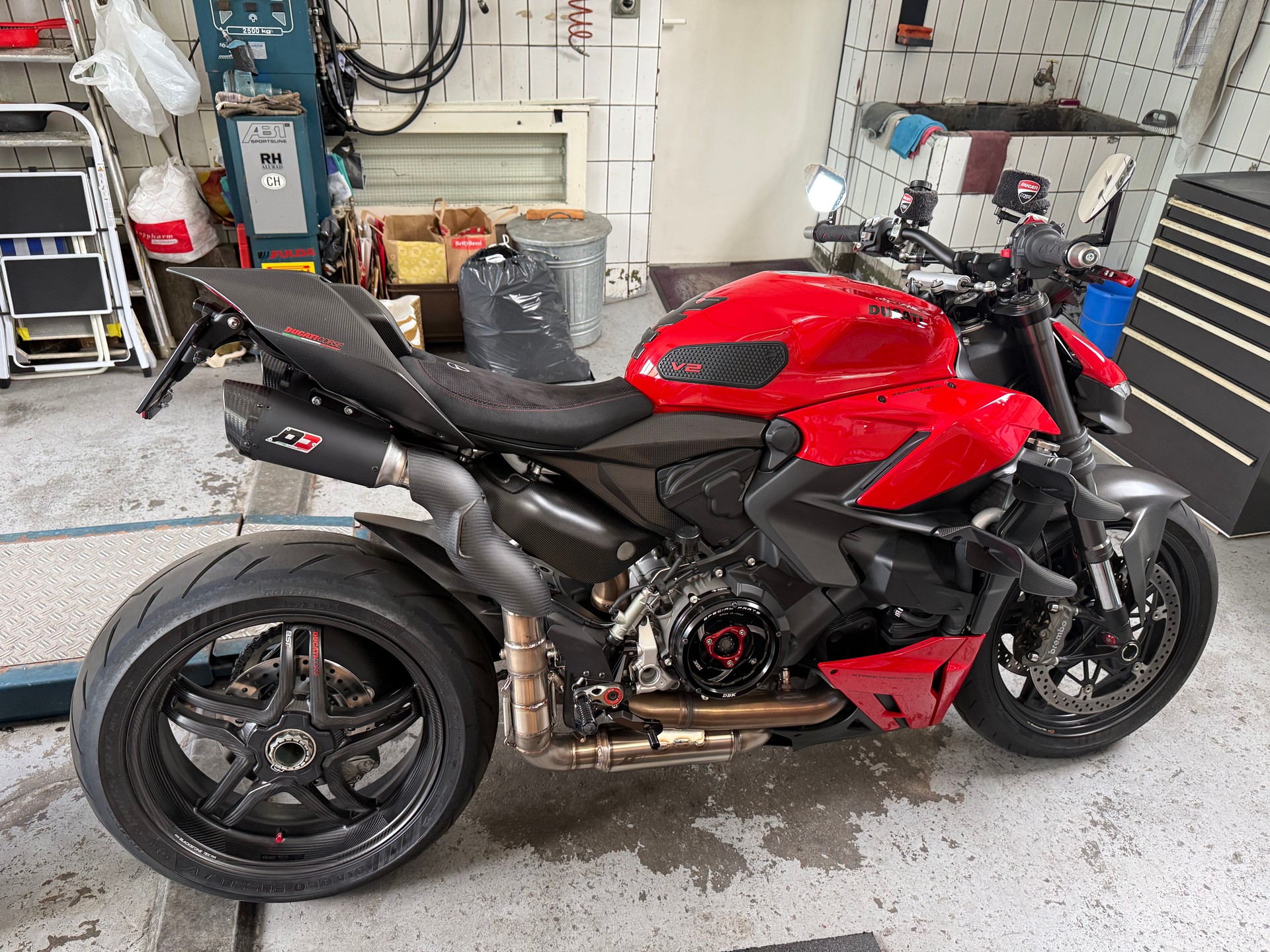 DUCATI Streetfighter V2-image-1