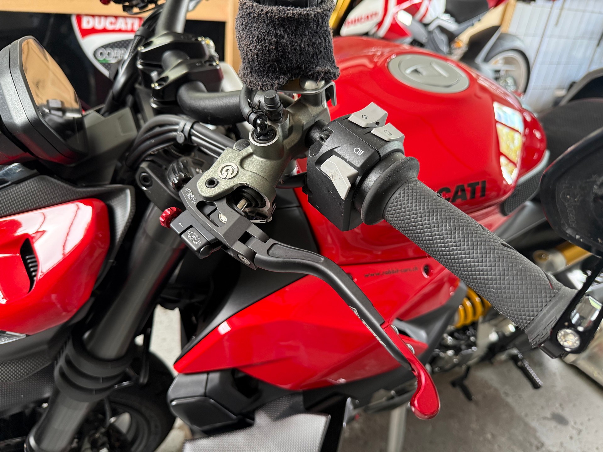 DUCATI Streetfighter V2-image-12