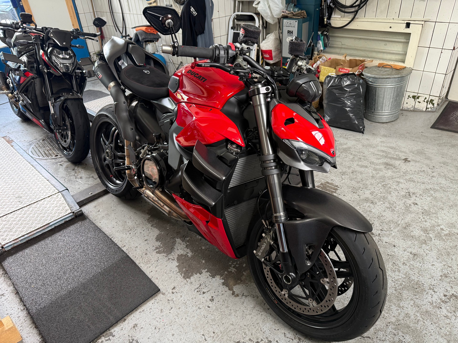 DUCATI Streetfighter V2-image-2
