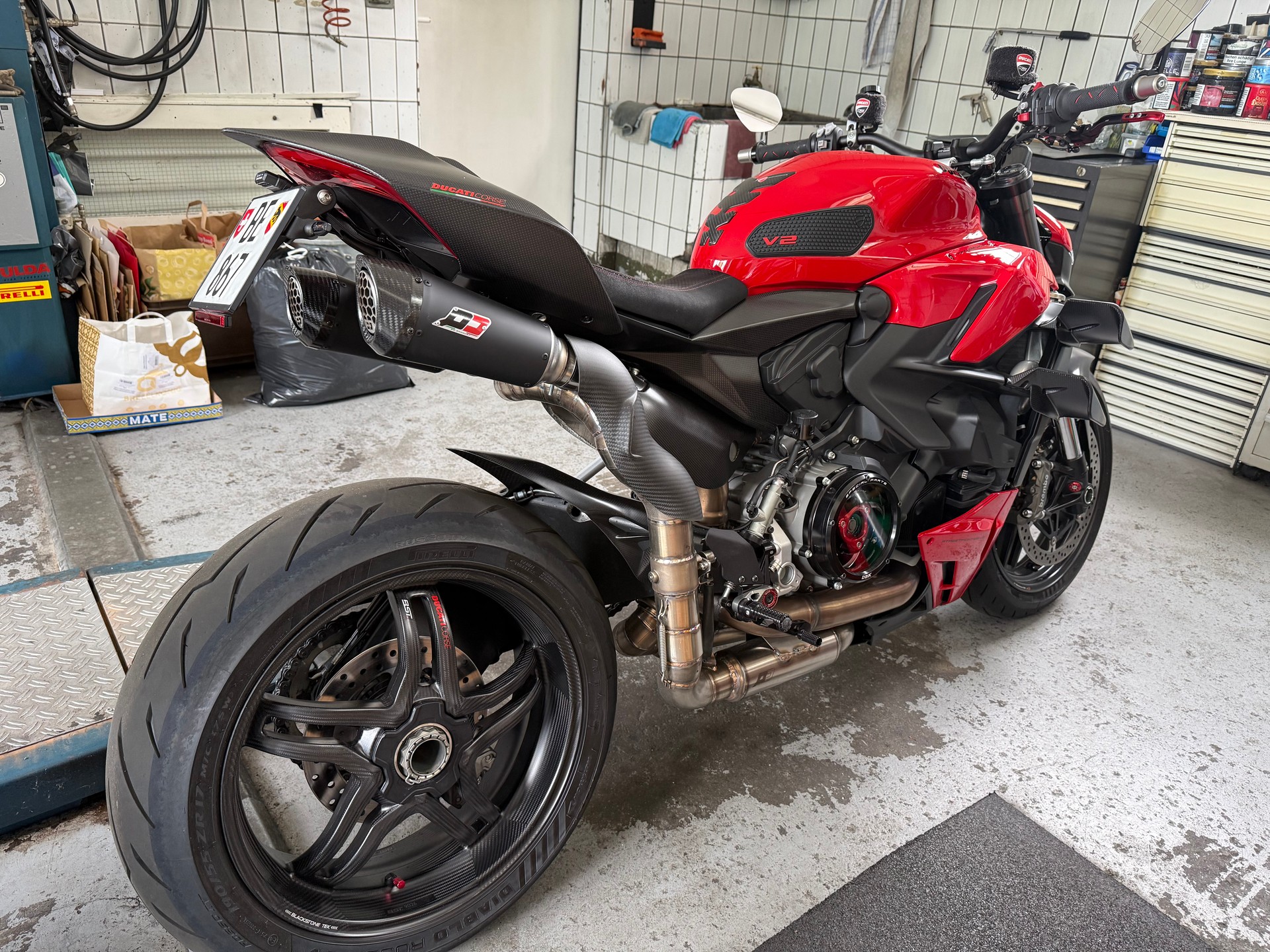 Ducati Streetfighter V2