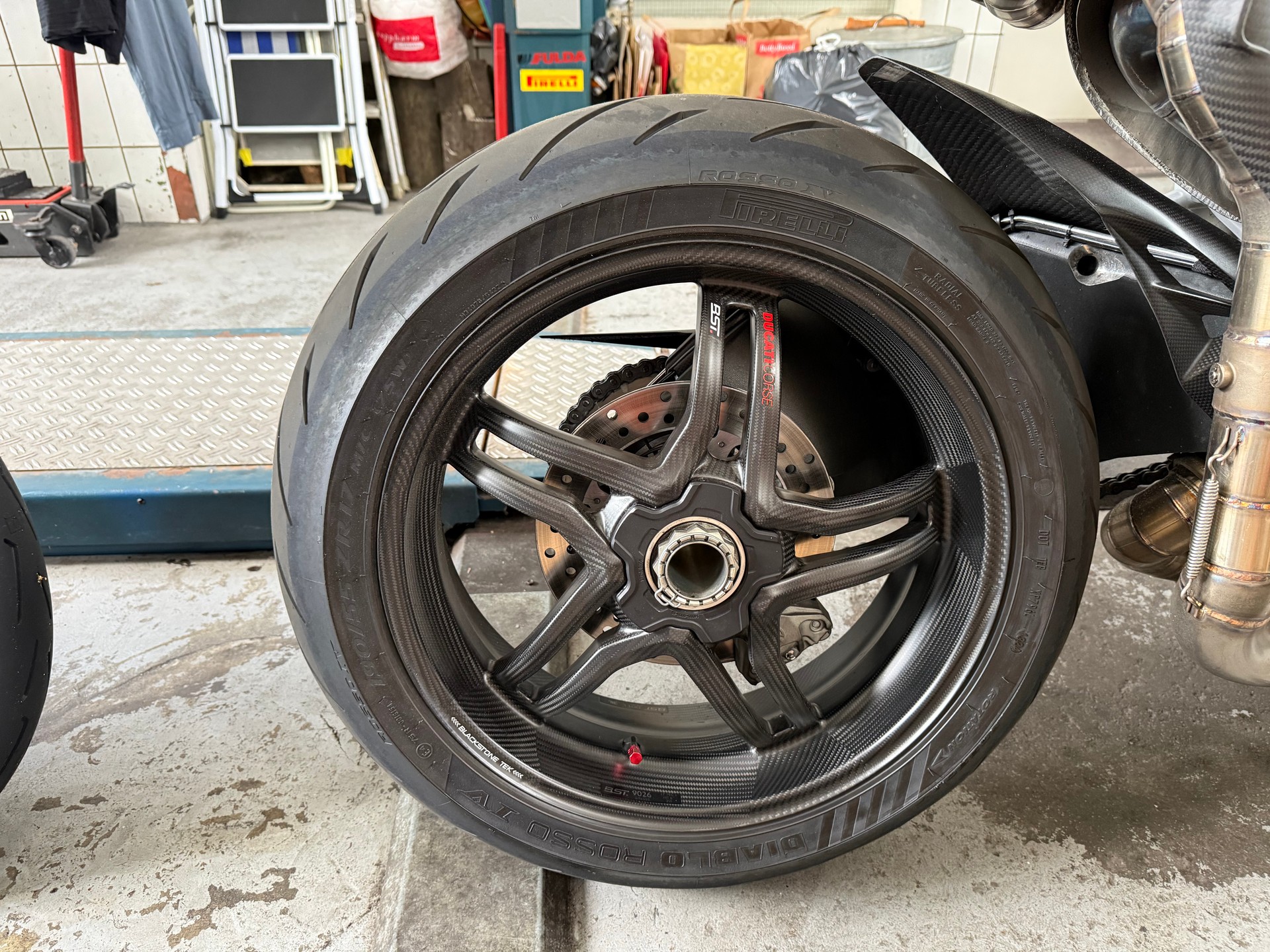 DUCATI Streetfighter V2-image-6