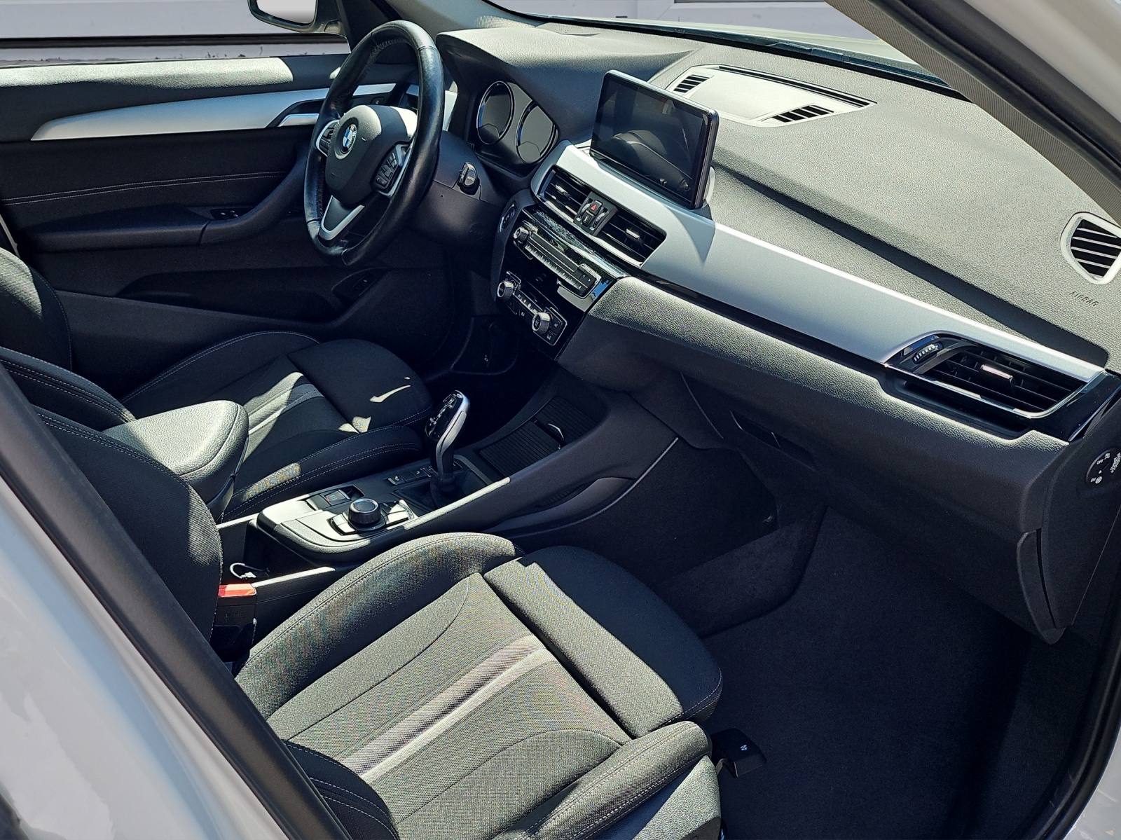 BMW X1 xDrive 18d Essential Edition Steptronic-image-12