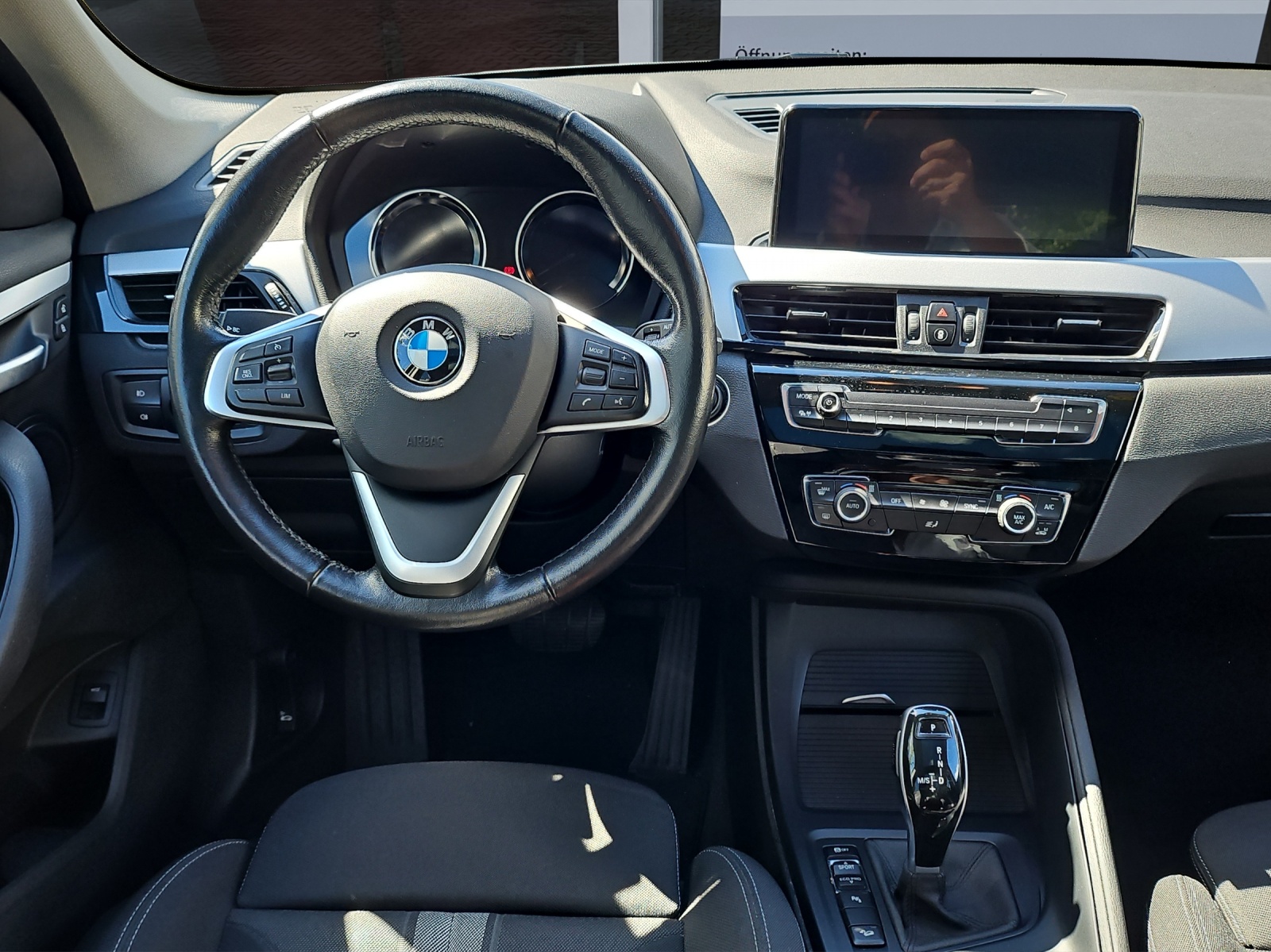 BMW X1 xDrive 18d Essential Edition Steptronic-image-11