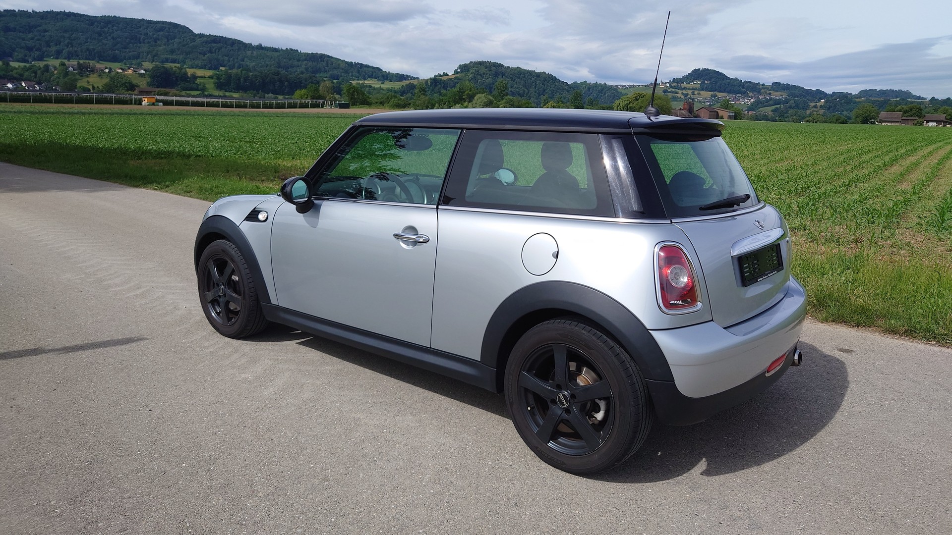 MINI Cooper-showroom-element-2