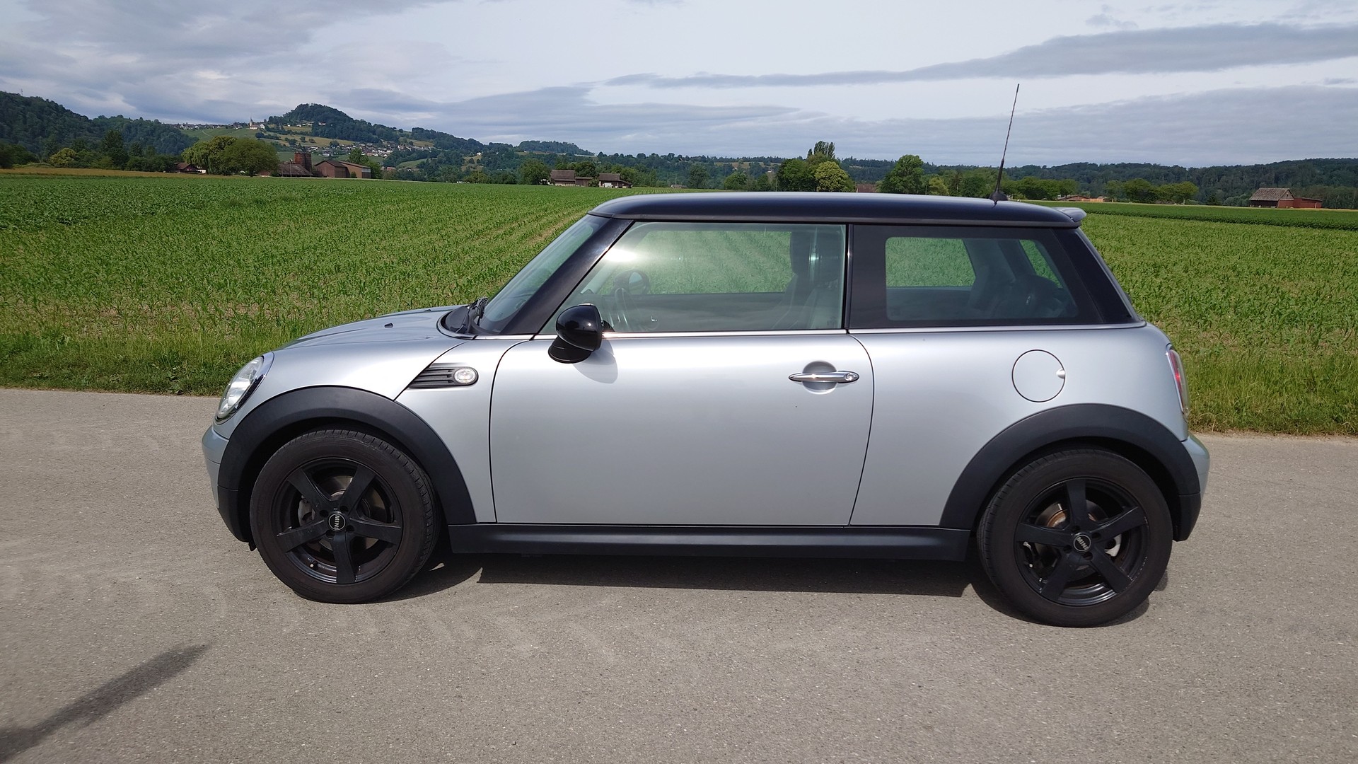 MINI Cooper-showroom-element-1