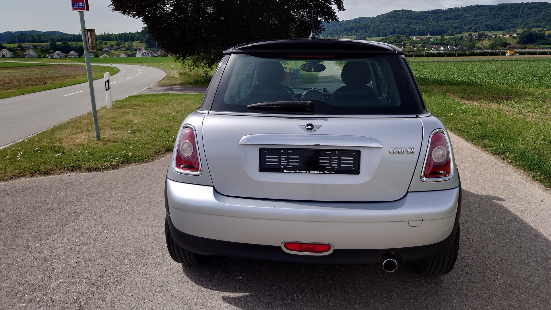 MINI Cooper-showroom-element-3