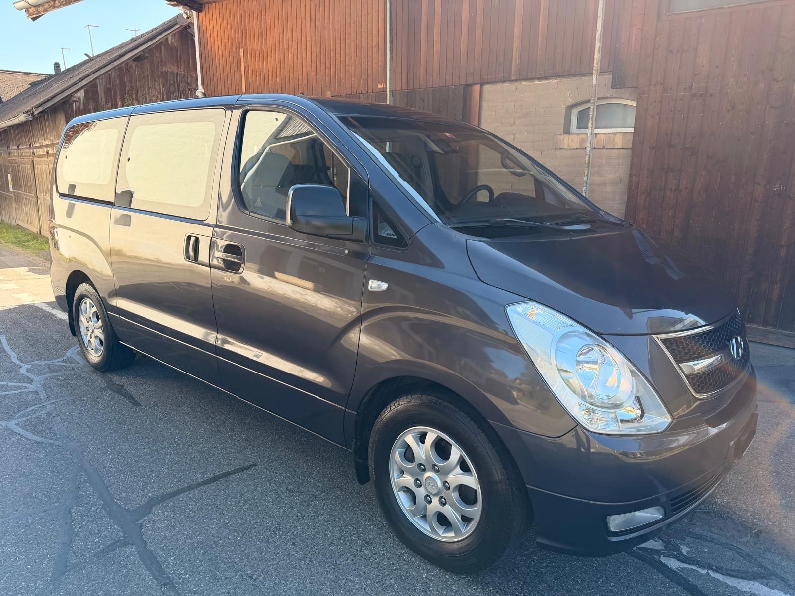 HYUNDAI H-1 People 2.5 CRDi-image-4