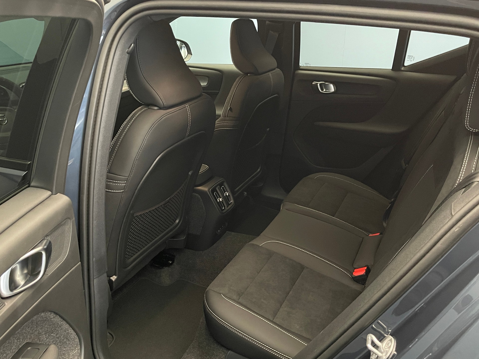 VOLVO EX40 Twin Black Edition AWD-image-9