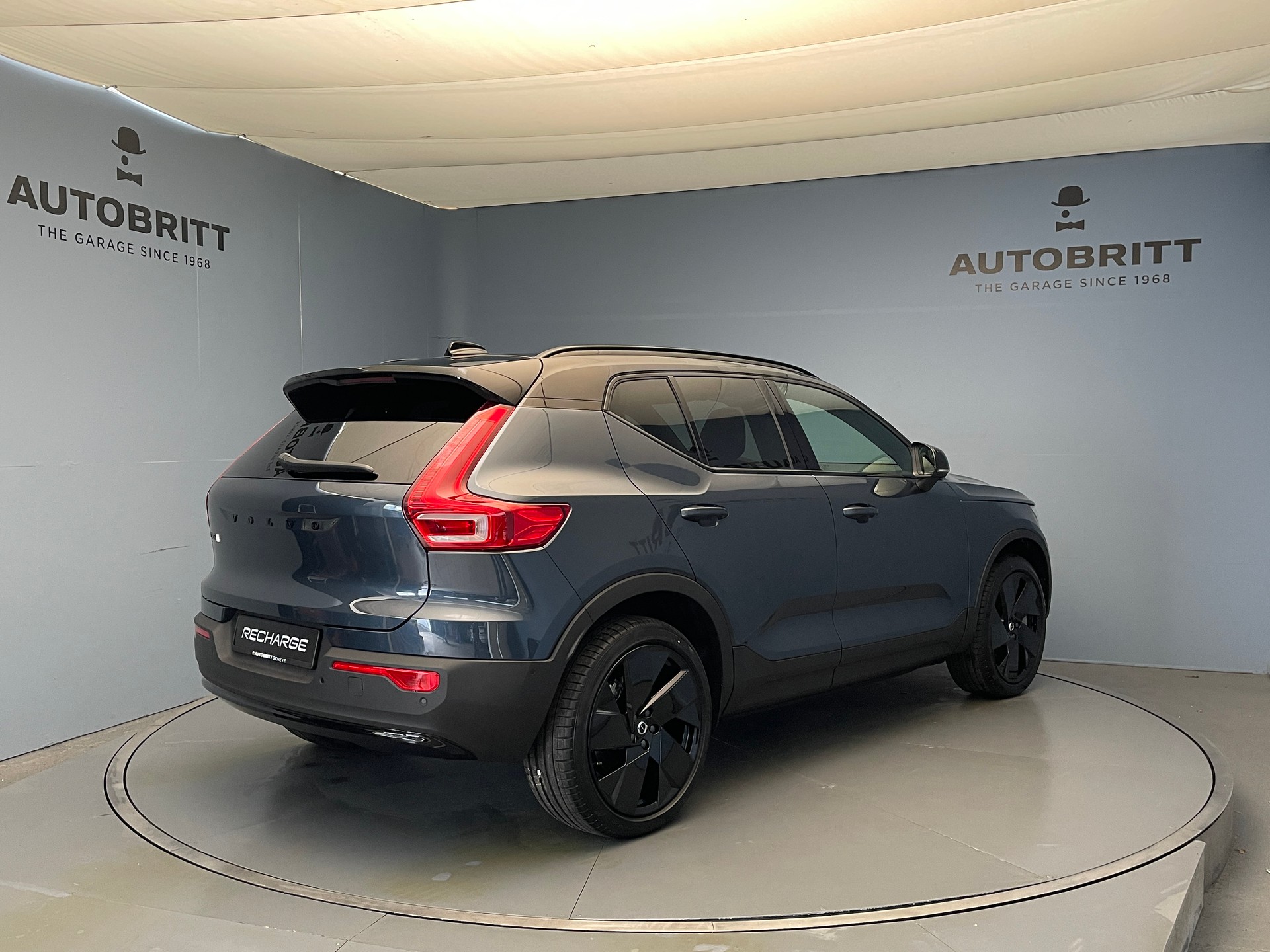 VOLVO EX40 Twin Black Edition AWD-showroom-element-1
