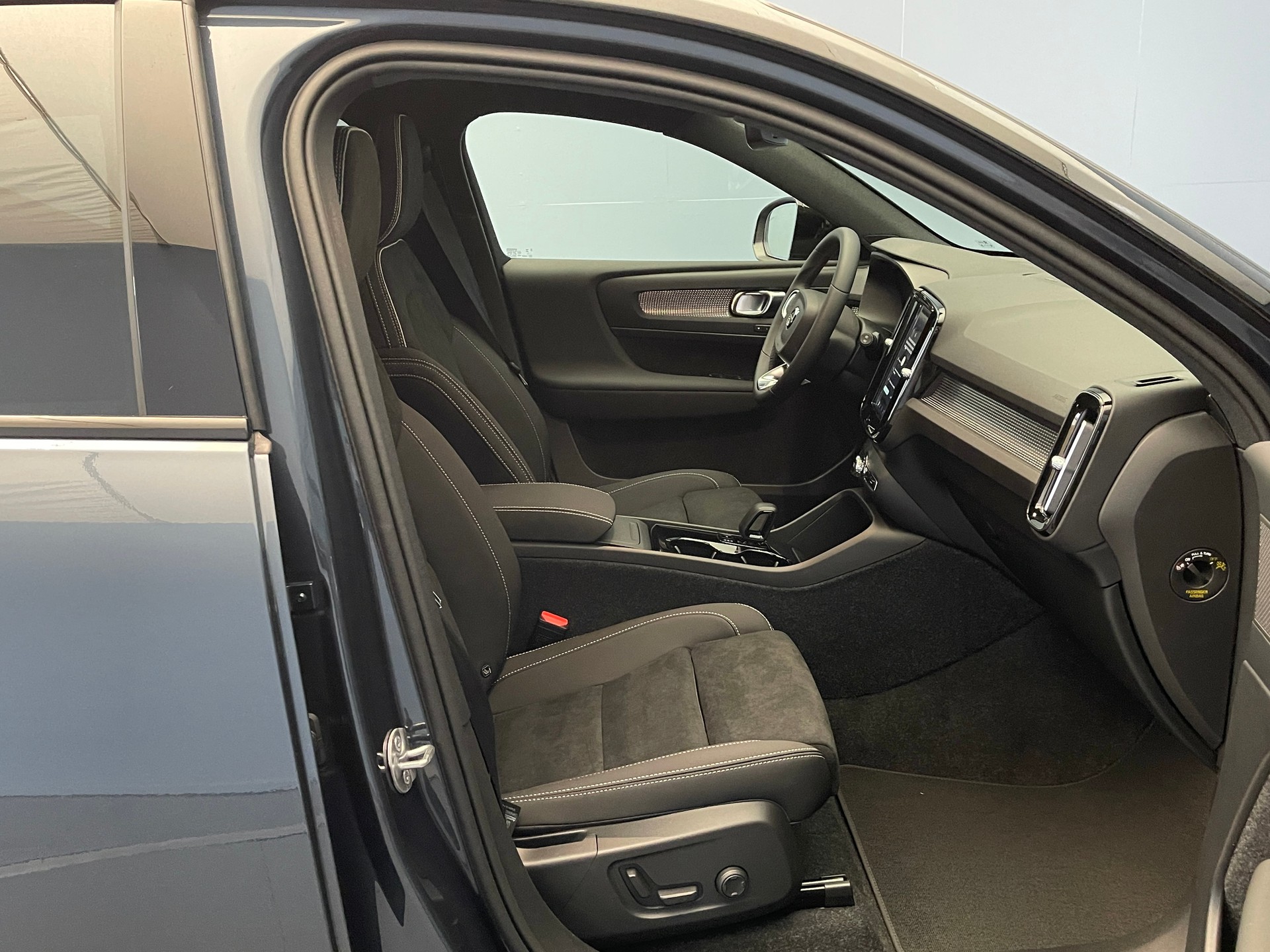 VOLVO EX40 Twin Black Edition AWD-image-8