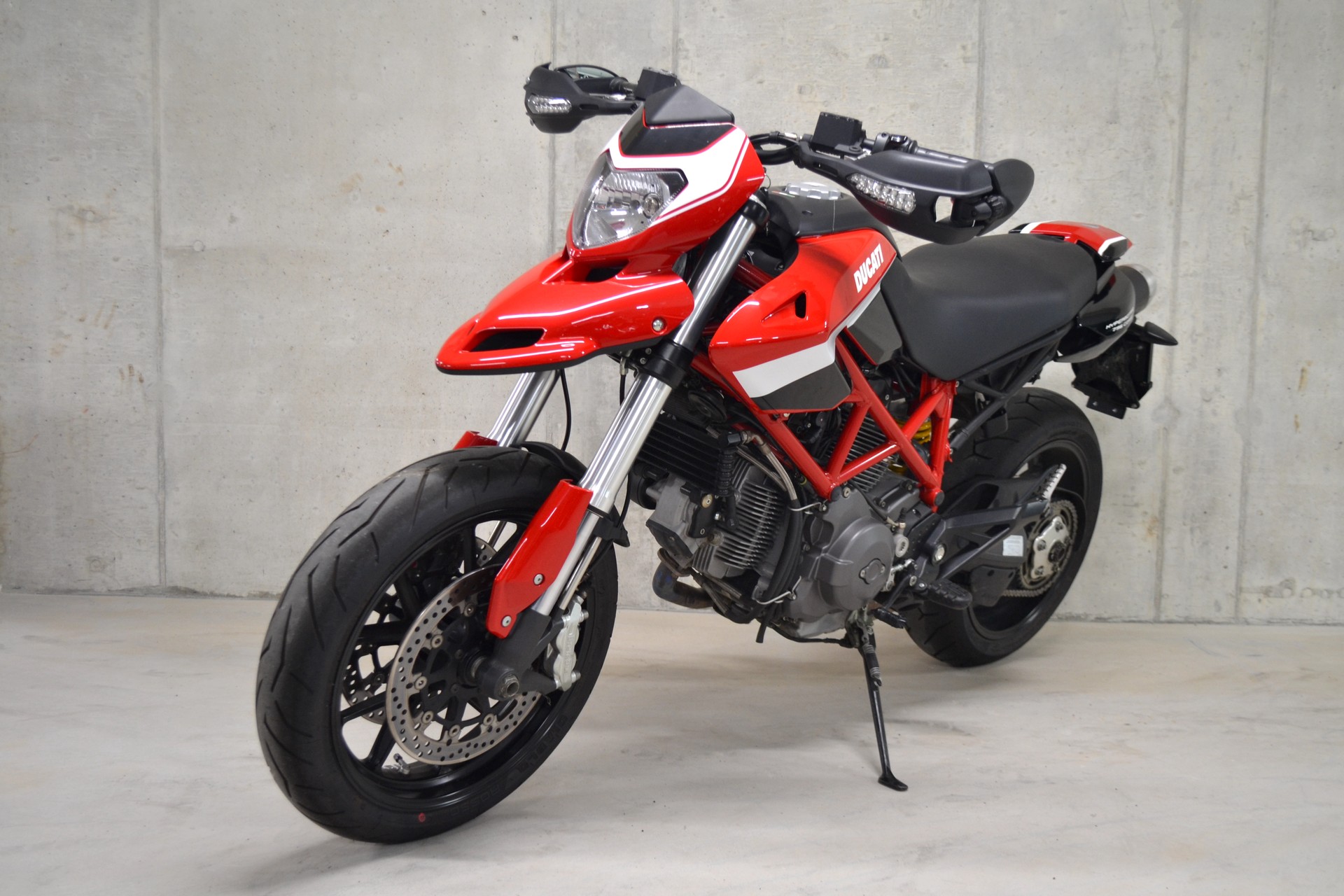 DUCATI Hypermotard 796-image-1