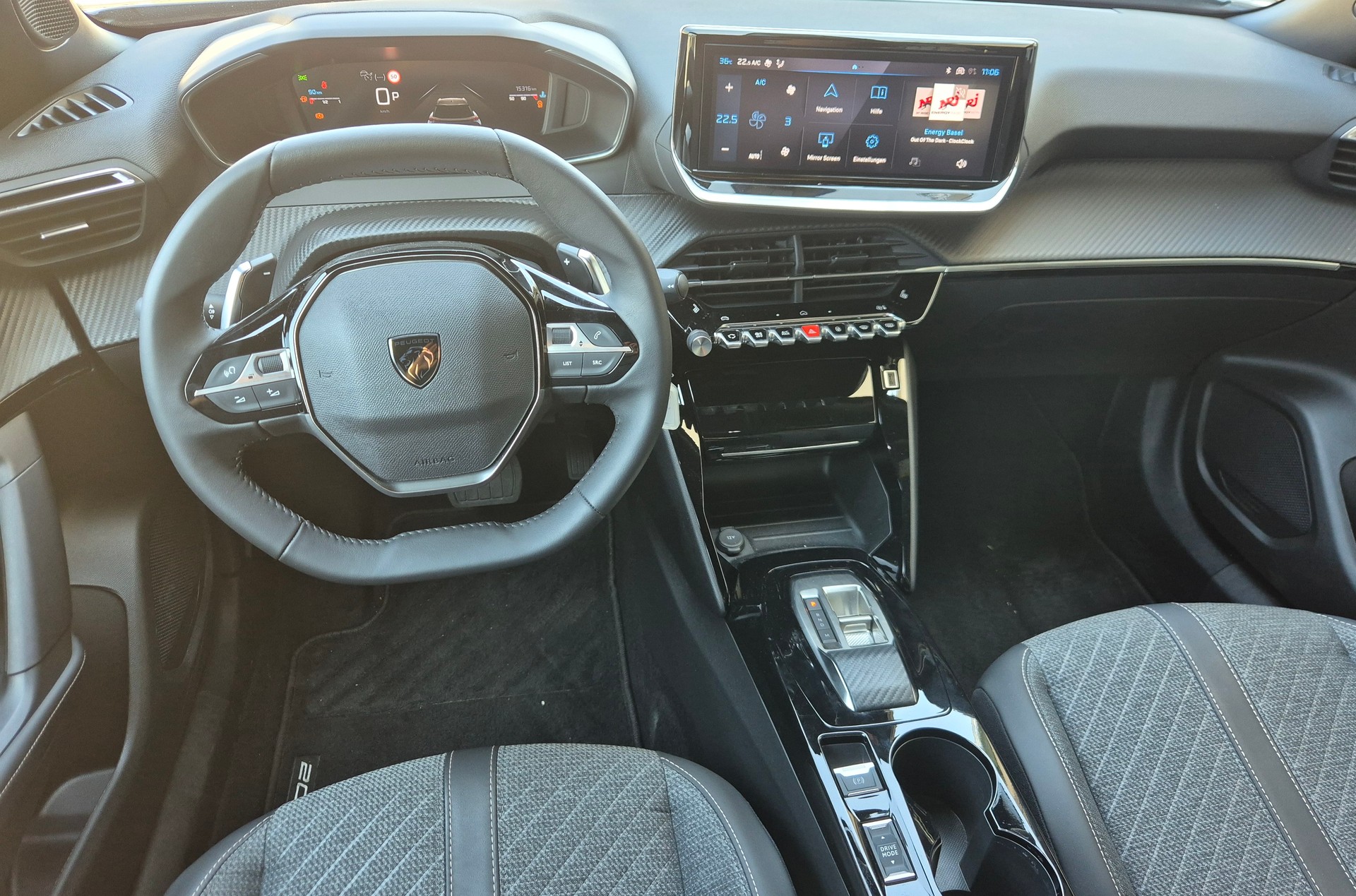 PEUGEOT 2008 1.2 PureTech Allure-image-5