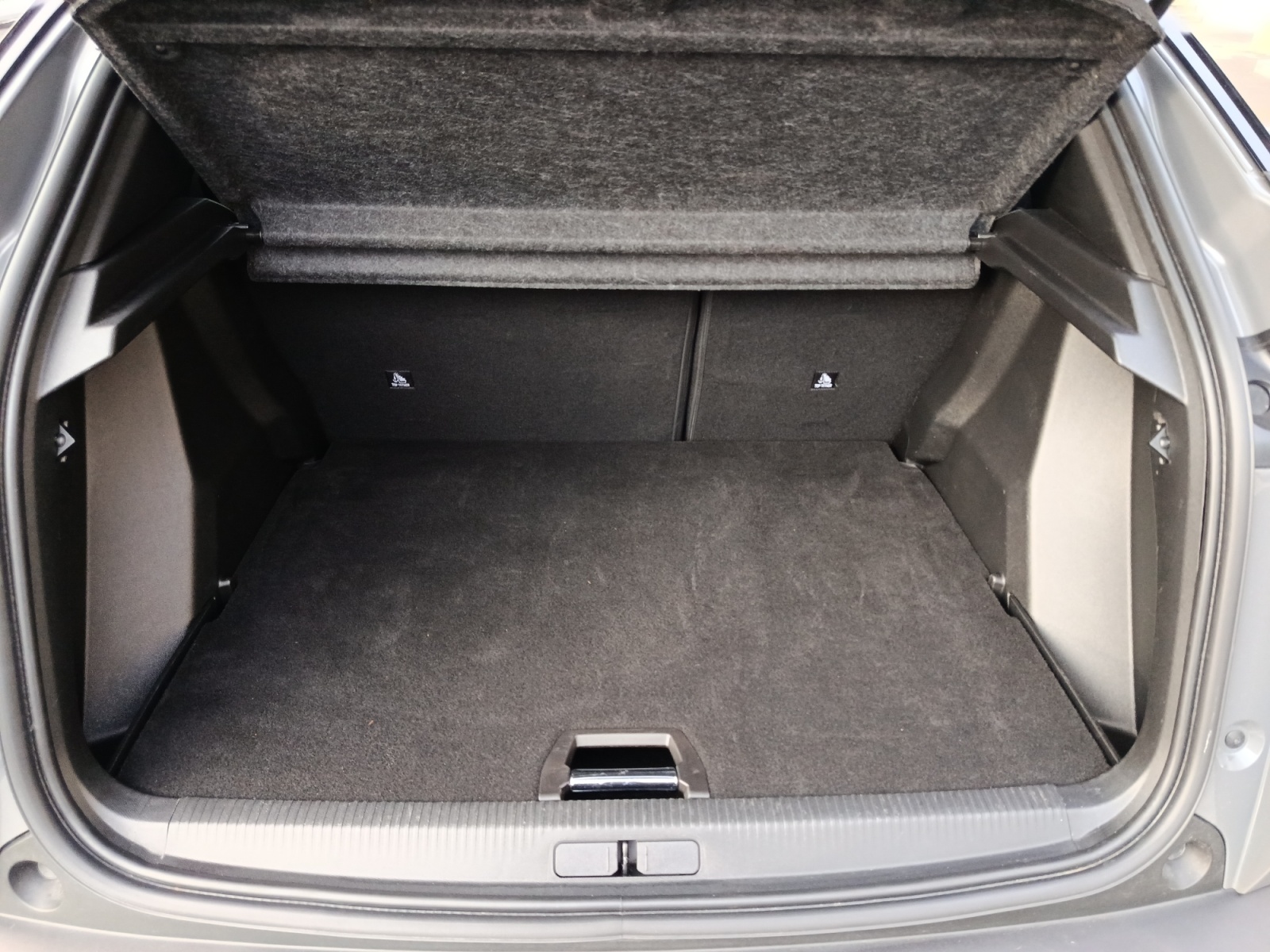 PEUGEOT 2008 1.2 PureTech Allure-image-8