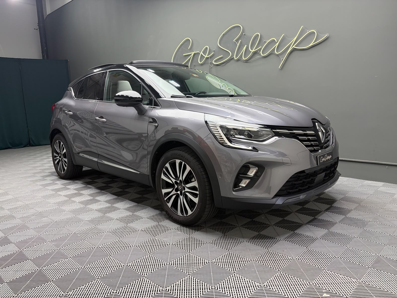 RENAULT Captur 1.6 E-Tech Initiale Paris DHT