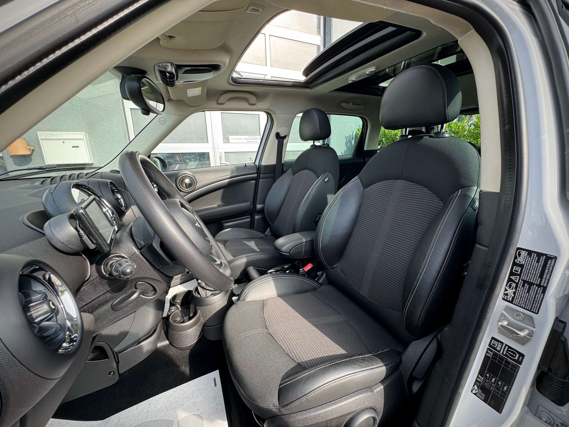 MINI Countryman Cooper S ALL4 Steptronic Snowhill - Véhicule Suisse (CH)-image-8