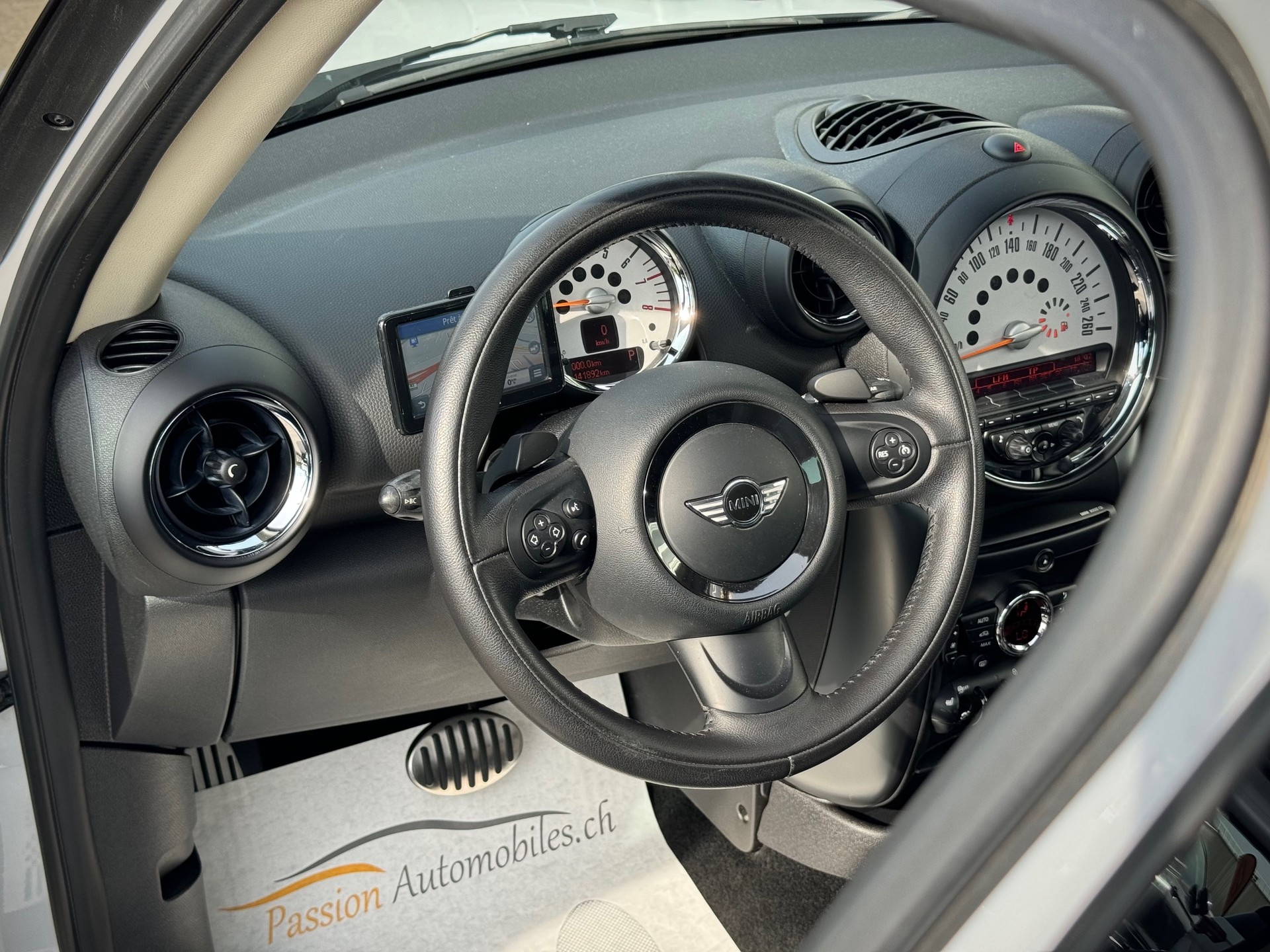 MINI Countryman Cooper S ALL4 Steptronic Snowhill - Véhicule Suisse (CH)-image-10