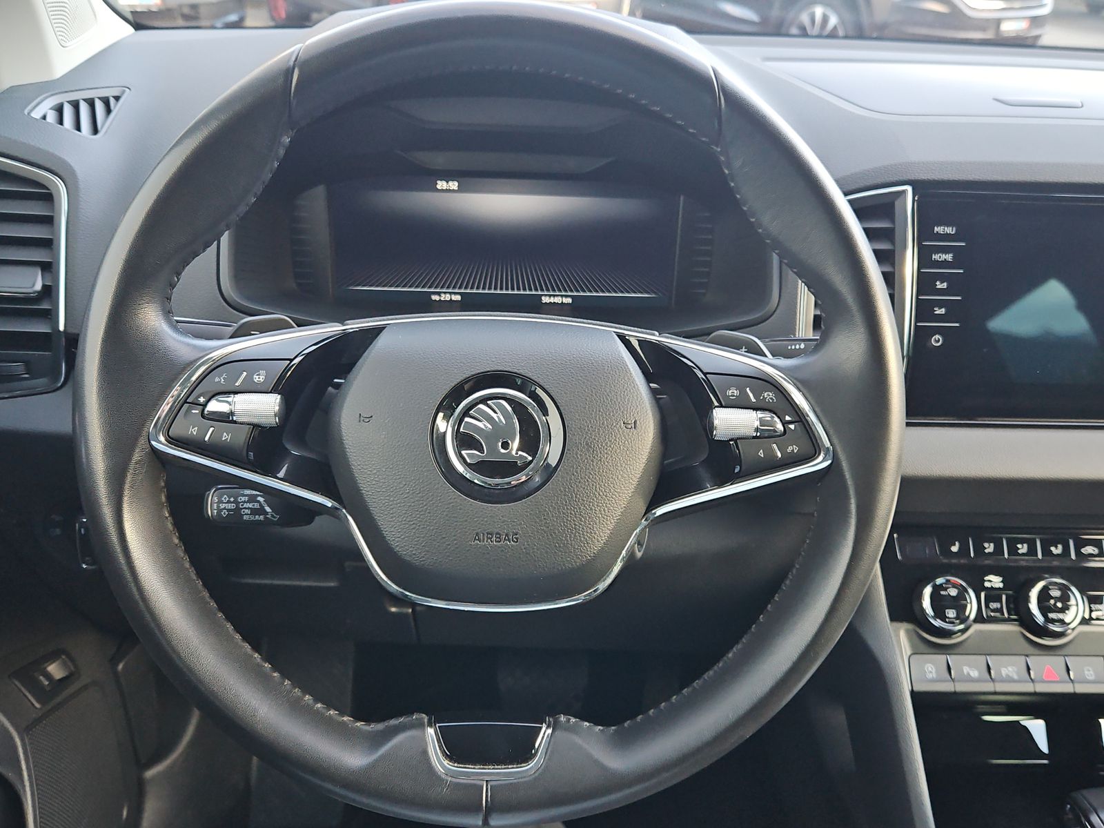 SKODA Karoq 2.0 TDI Style 4x4 DSG-image-9