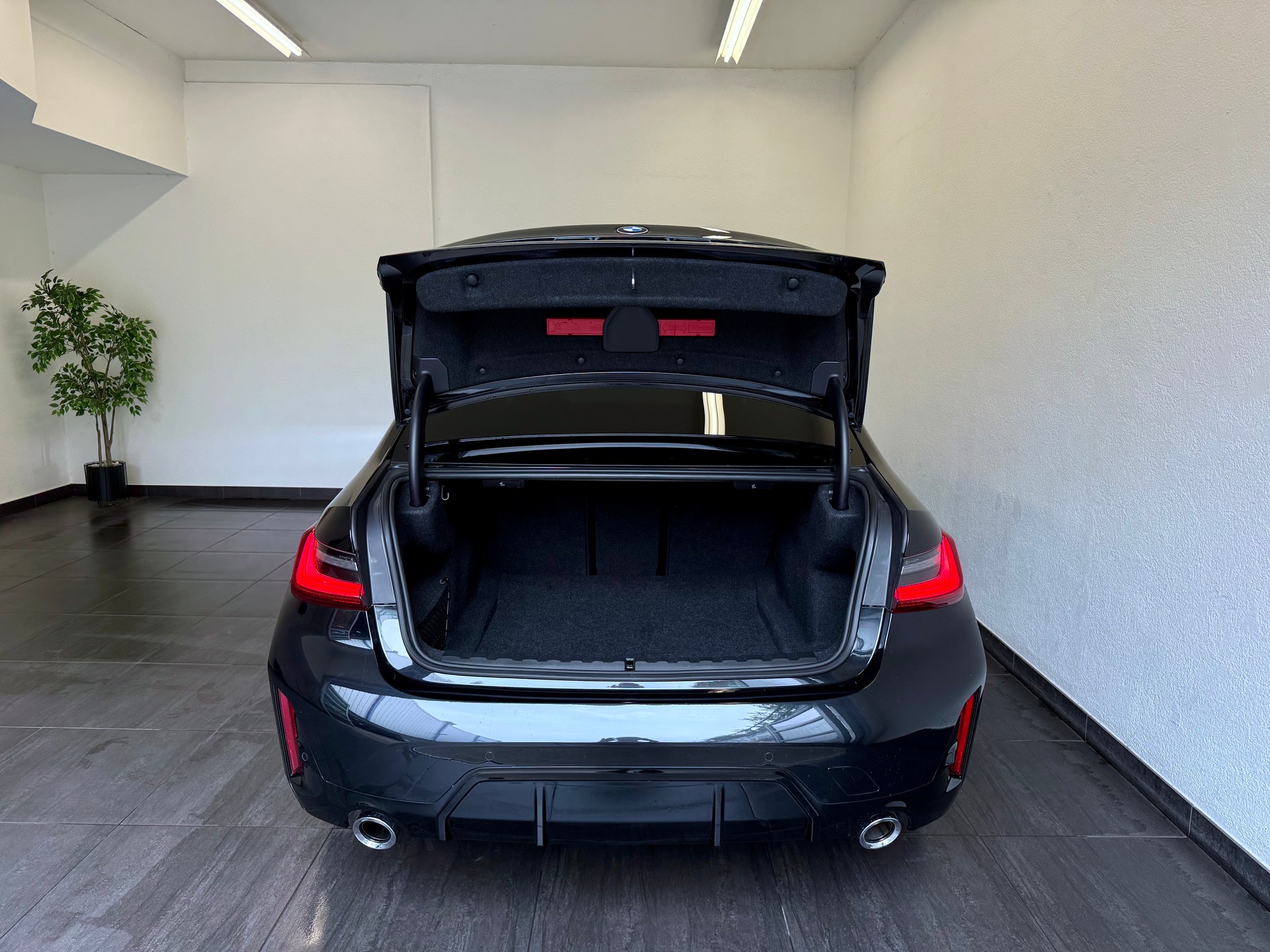 BMW 320d xDrive 48V Steptronic M Sport-image-12