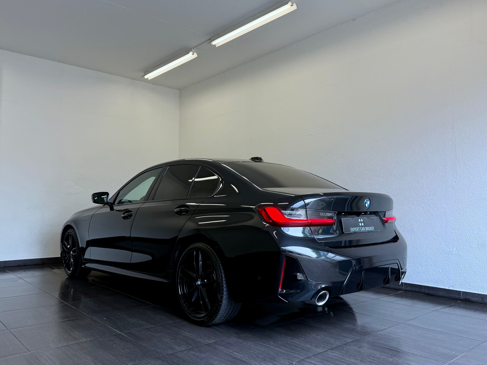 BMW 320d xDrive 48V Steptronic M Sport-image-10