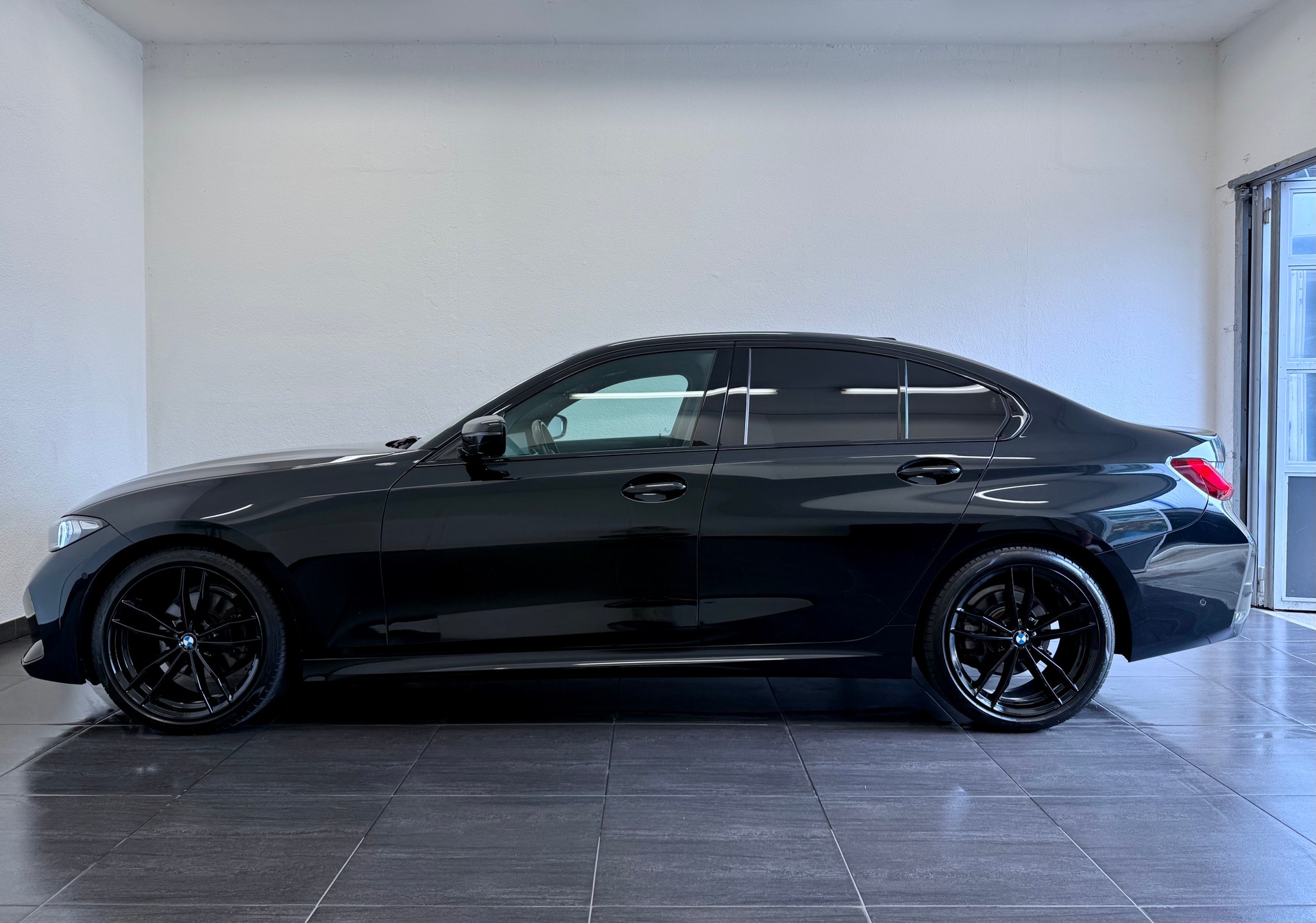 BMW 320d xDrive 48V Steptronic M Sport-image-7