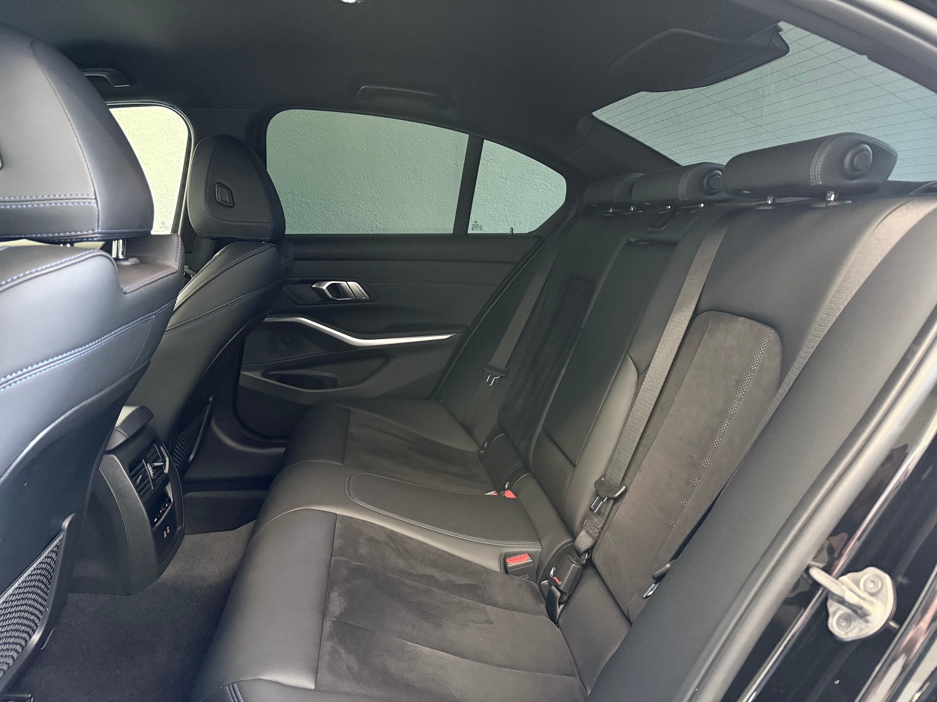 BMW 320d xDrive 48V Steptronic M Sport-image-27