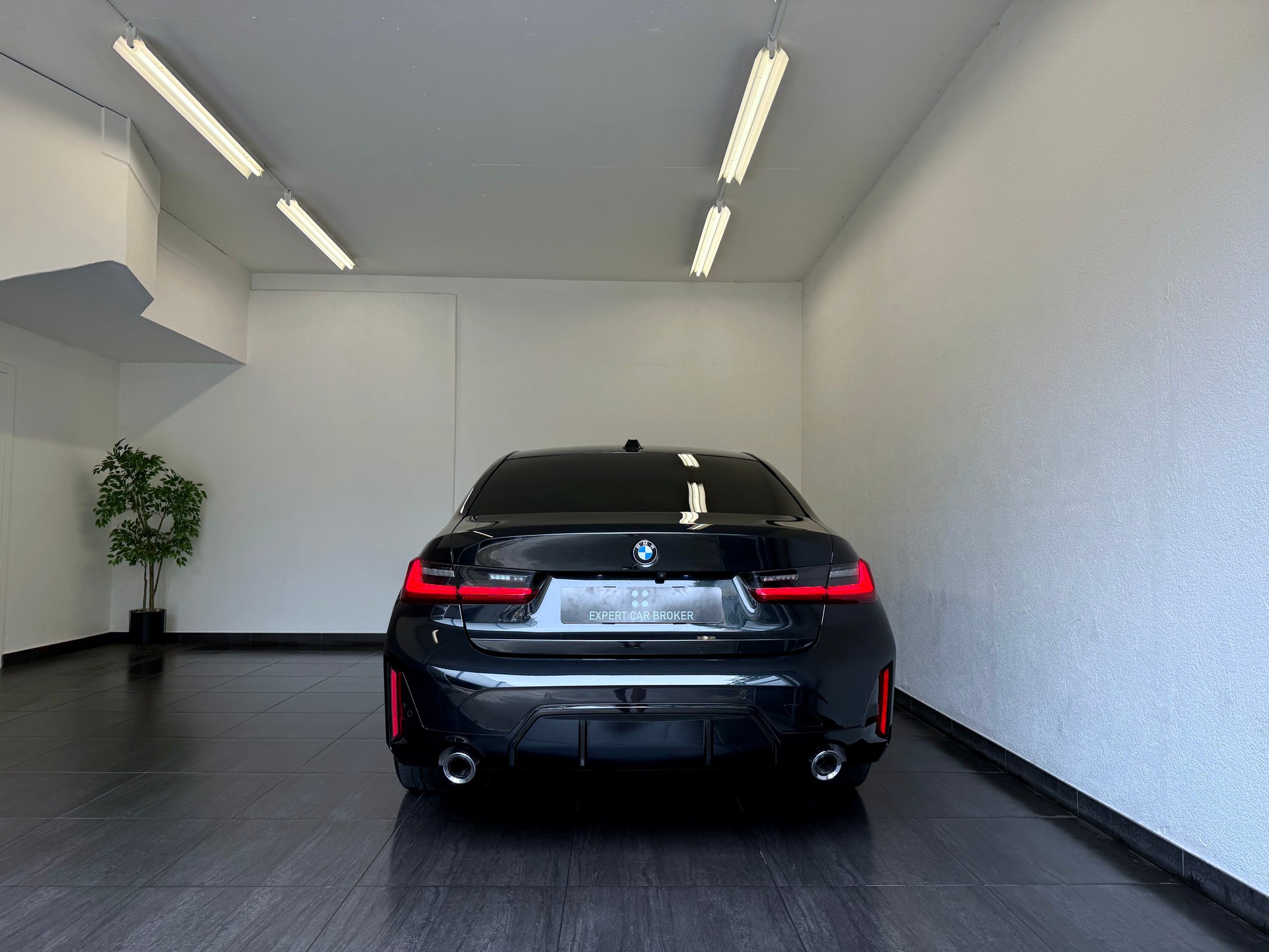 BMW 320d xDrive 48V Steptronic M Sport-image-11