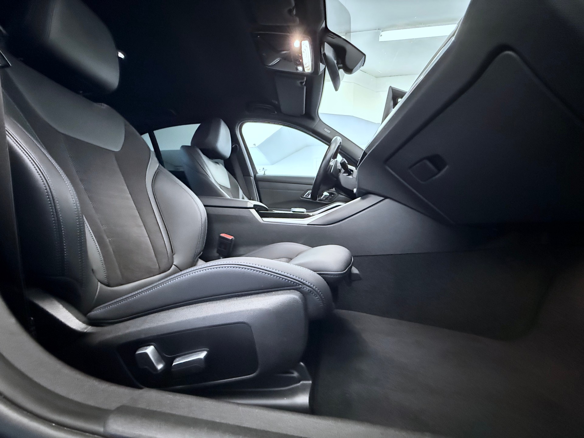 BMW 320d xDrive 48V Steptronic M Sport-image-23